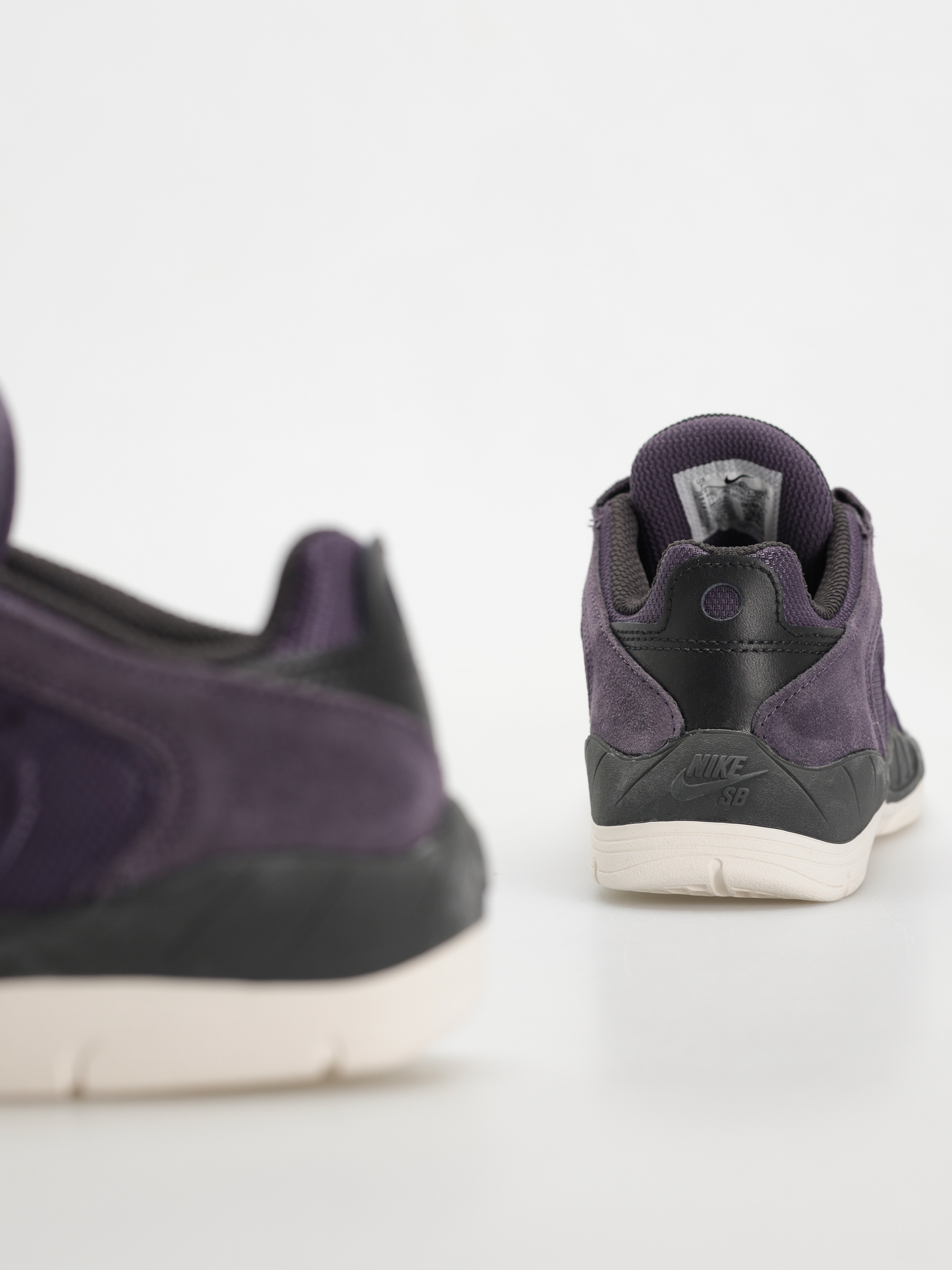 Nike SB Vertebrae Cipők (dark raisin/university gold black)