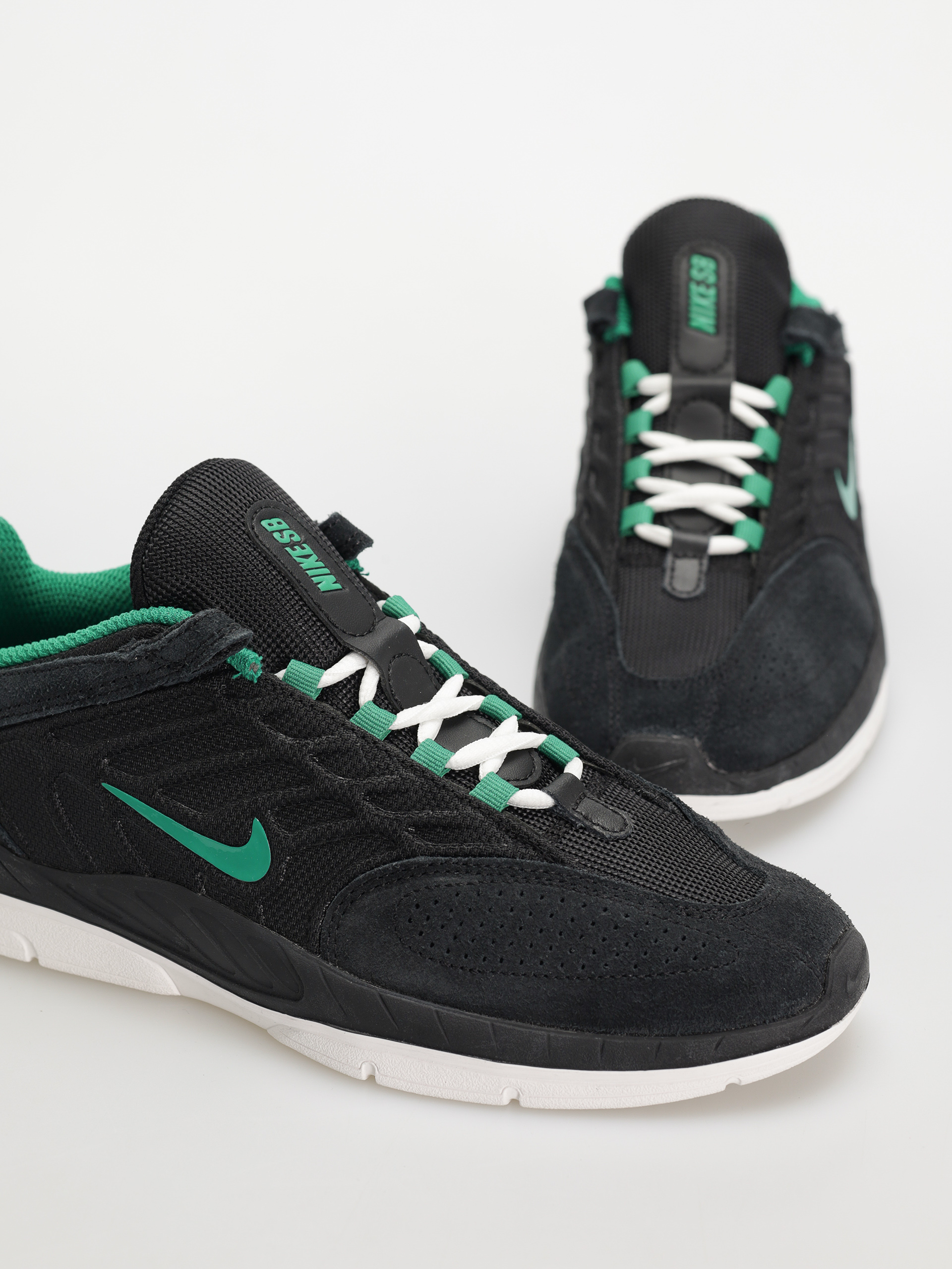 Nike SB Vertebrae Cipők (black/malachite black summit white)
