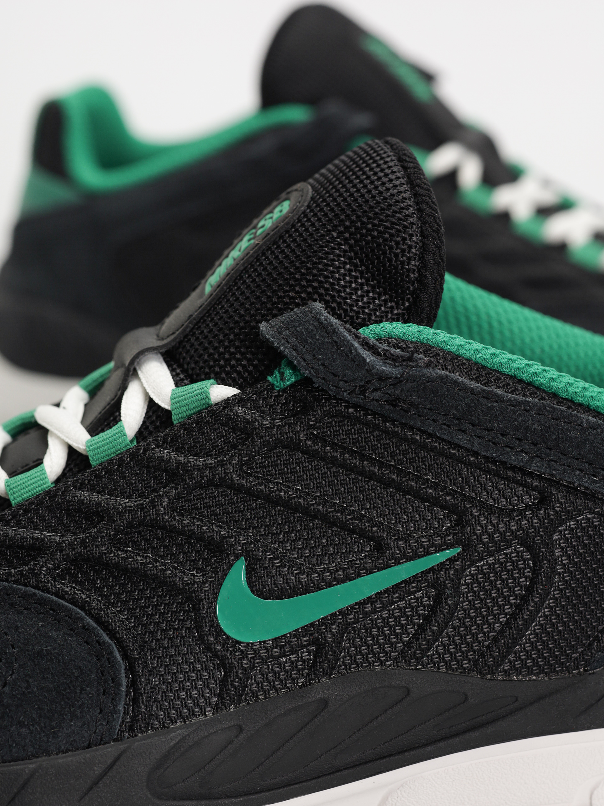 Nike SB Vertebrae Cipők (black/malachite black summit white)