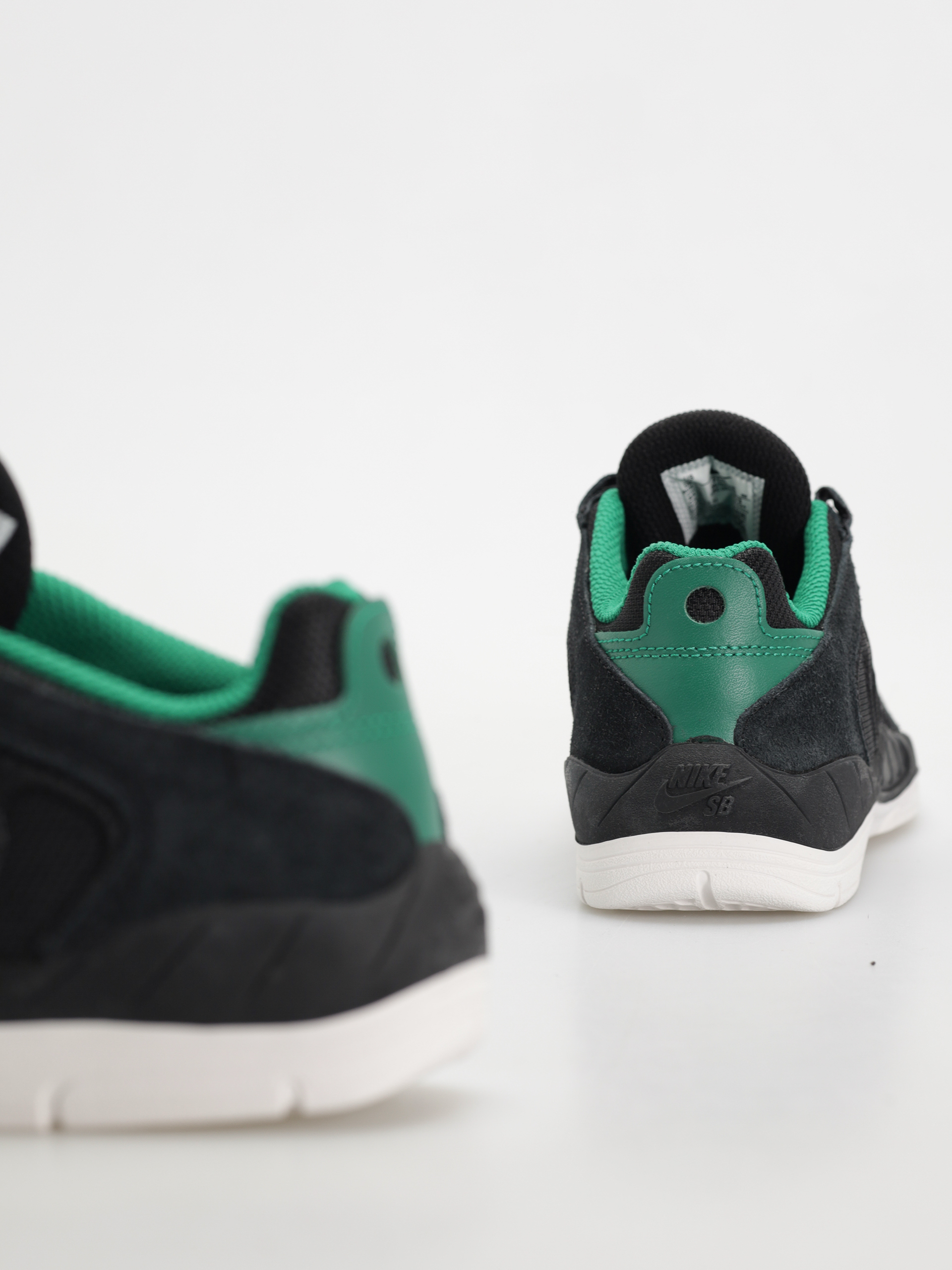 Nike SB Vertebrae Cipők (black/malachite black summit white)