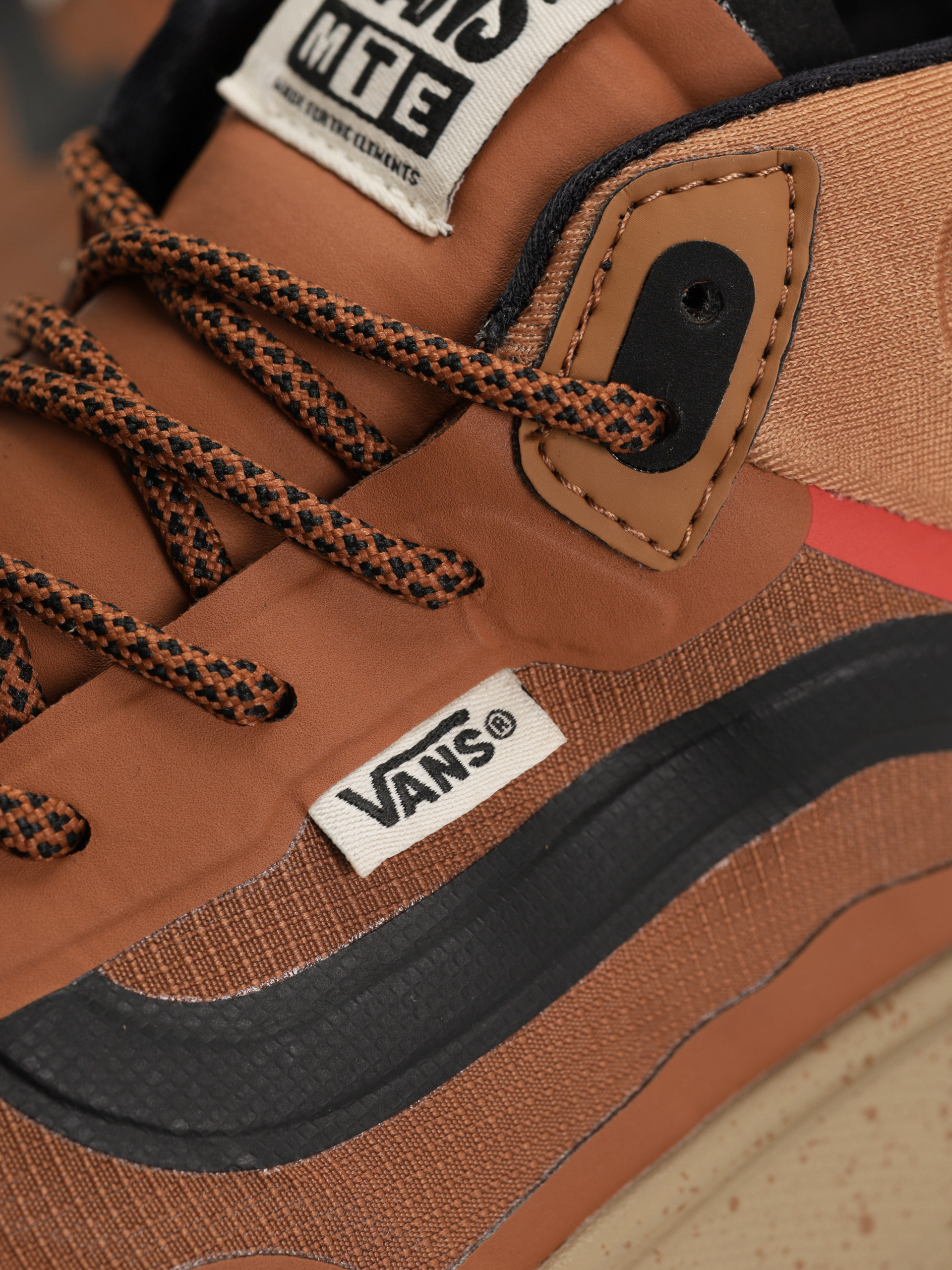Vans Crosspath Mid MTE Cipők (glazed ginger)