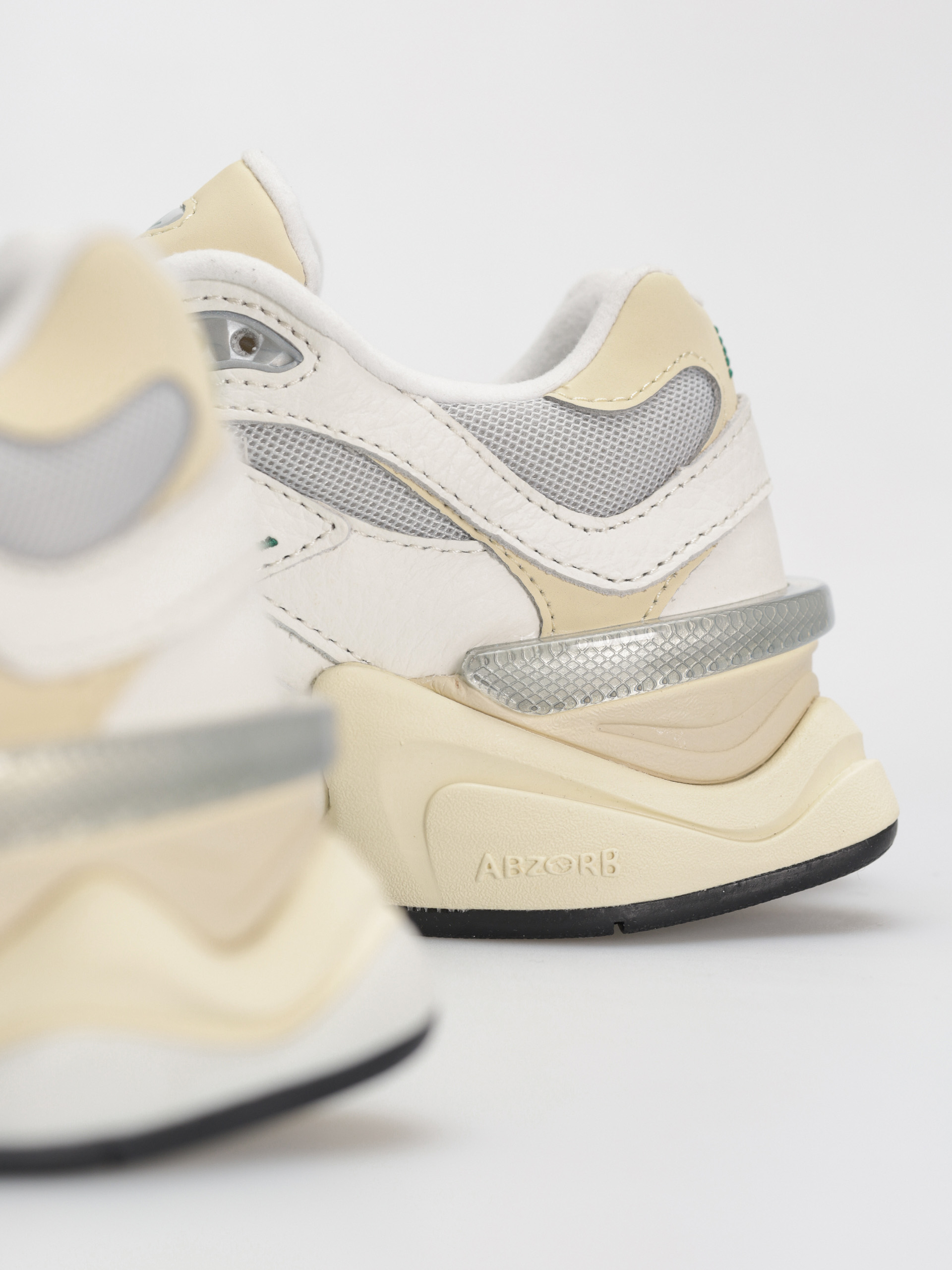 New Balance 9060 Cipők (sea salt)