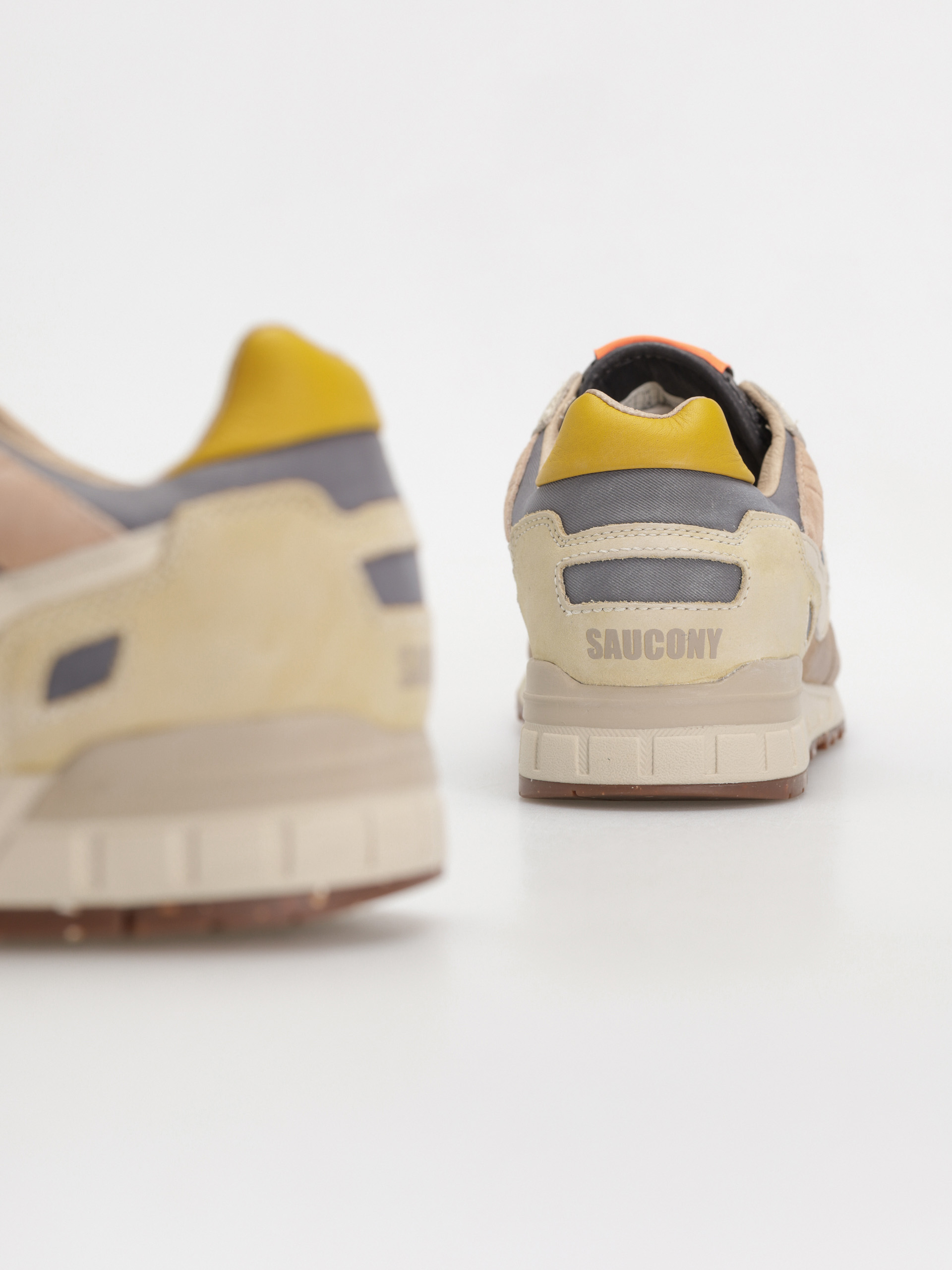 Saucony Shadow 5000 Cipők (dark grey/sand)