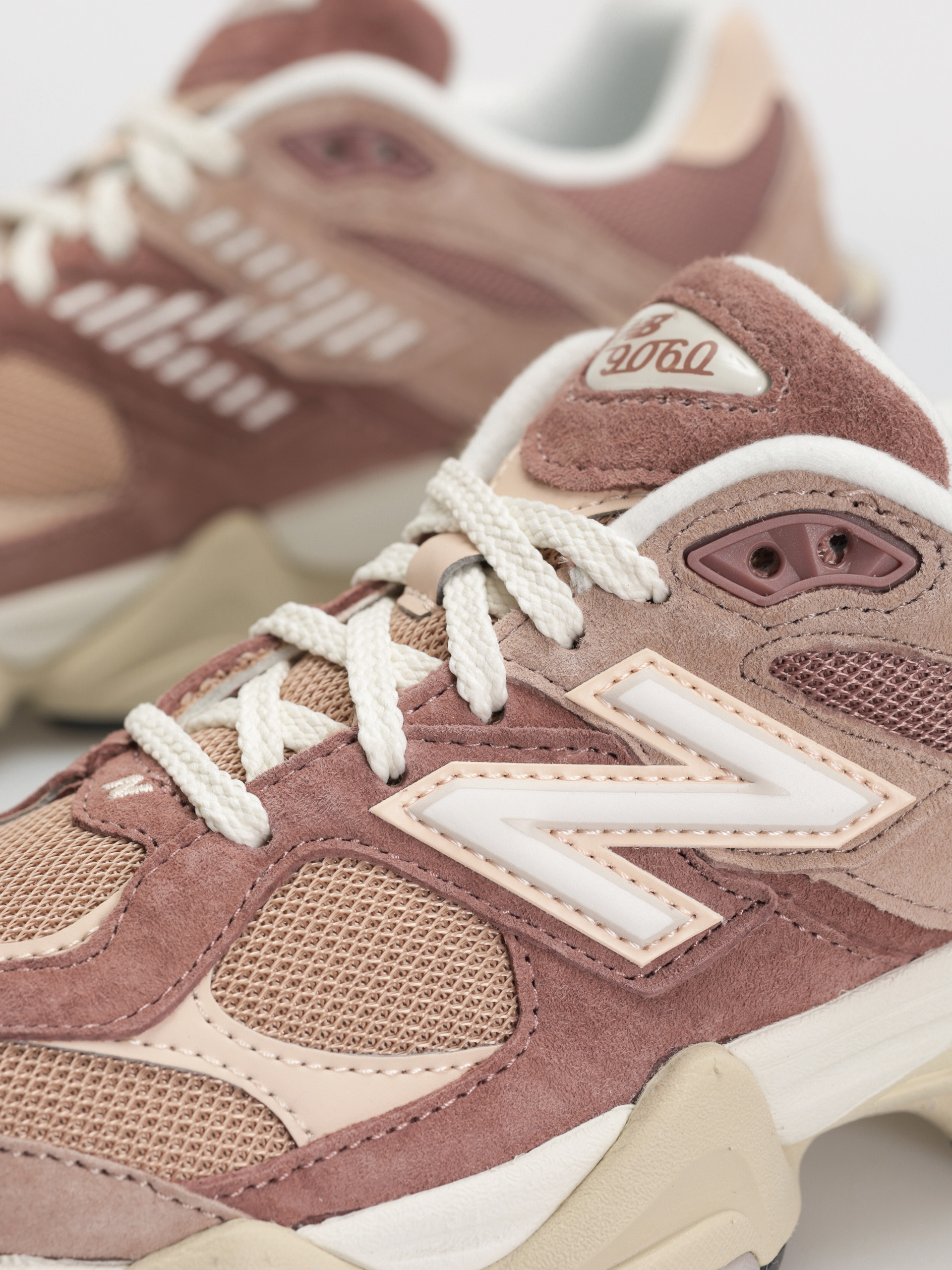 New Balance 9060 Cipők (sparrow)