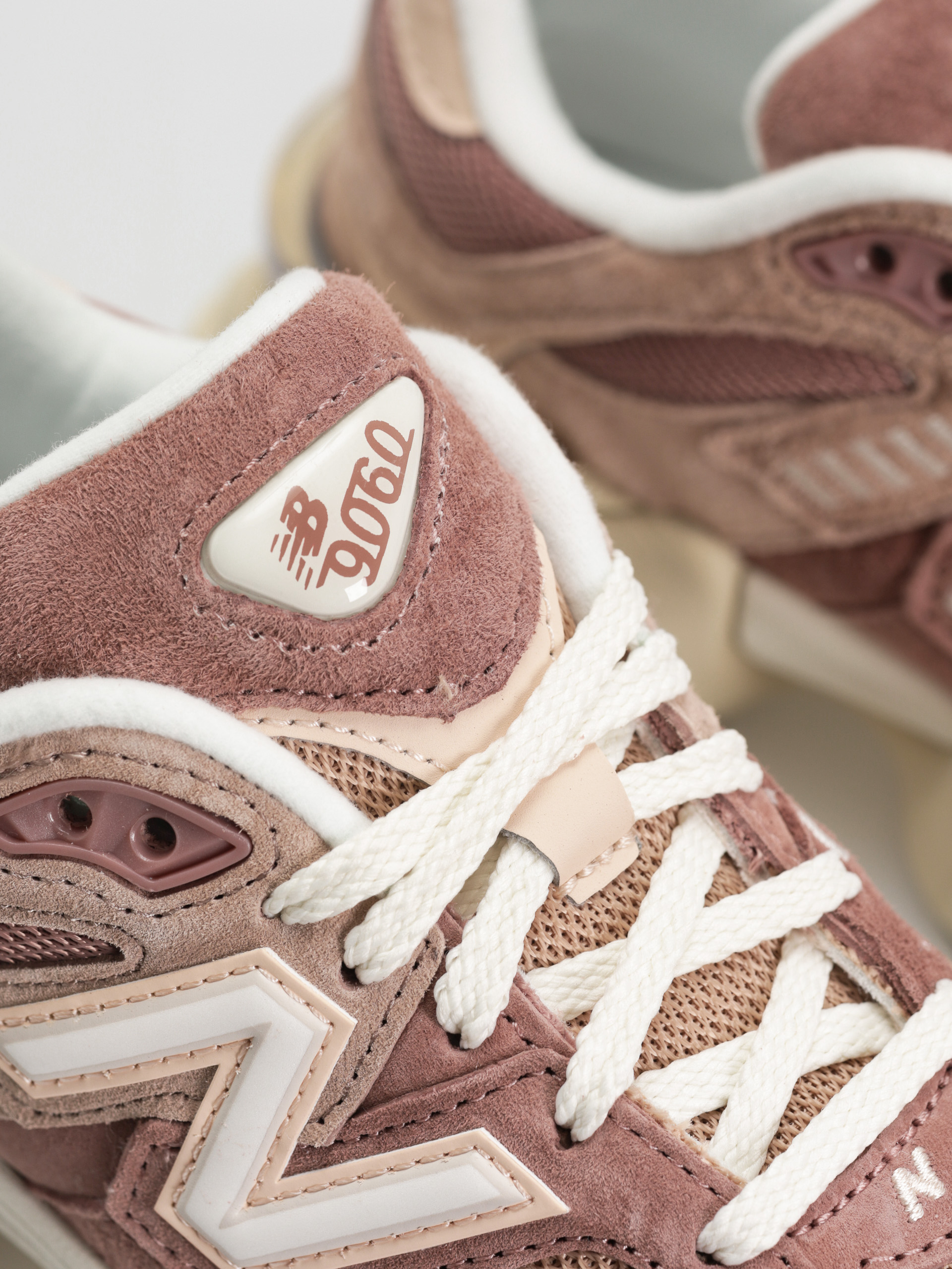 New Balance 9060 Cipők (sparrow)