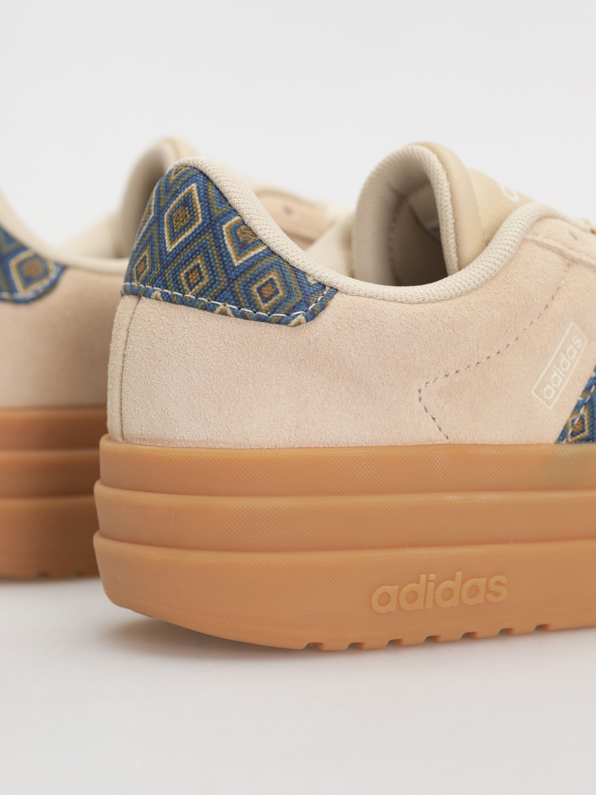 adidas Vl Court Bold Wmn Cipők (crysan/crewht/gum3)