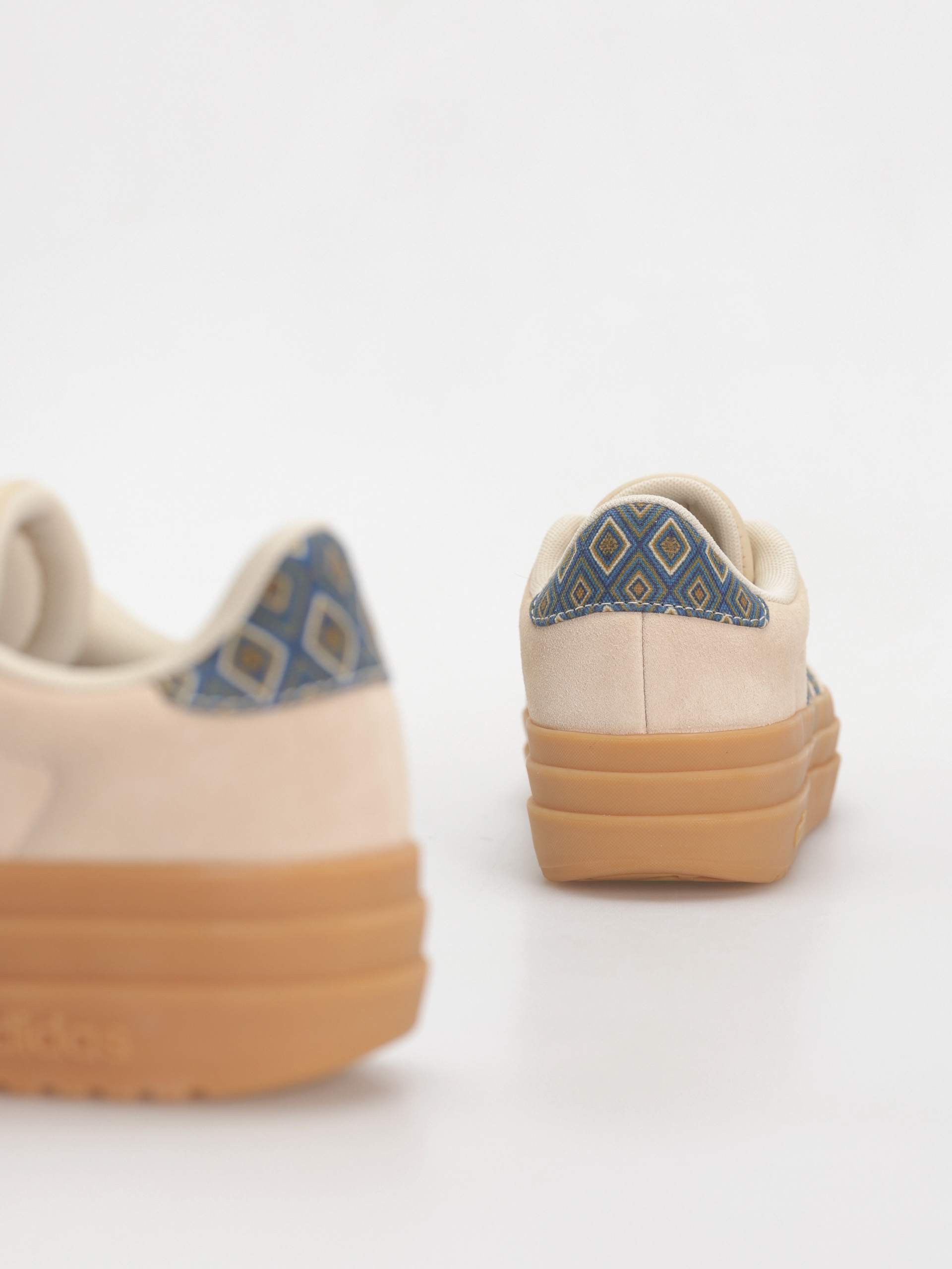 adidas Vl Court Bold Wmn Cipők (crysan/crewht/gum3)