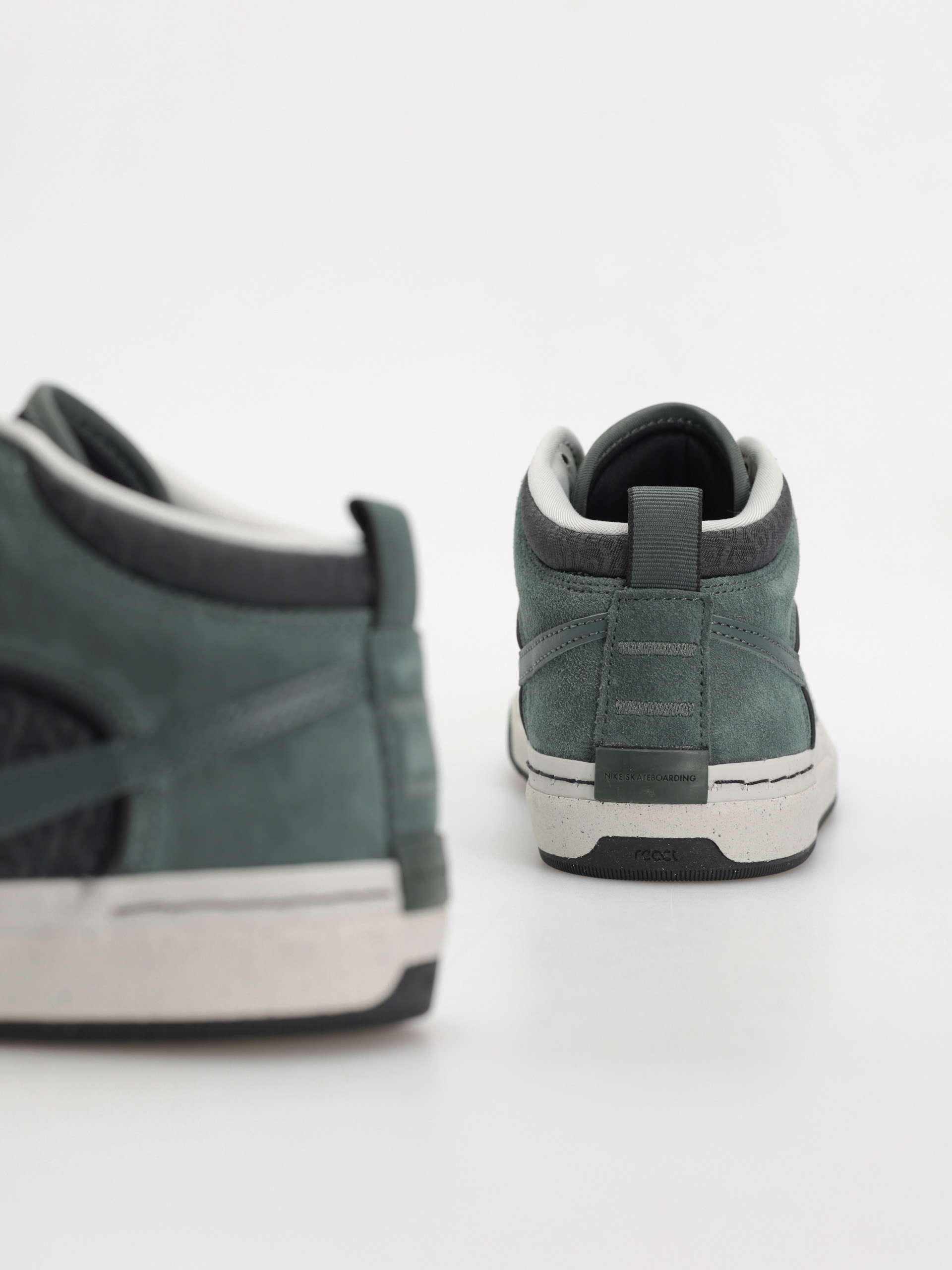 Nike SB React Leo Cipők (vintage green/vintage green black)