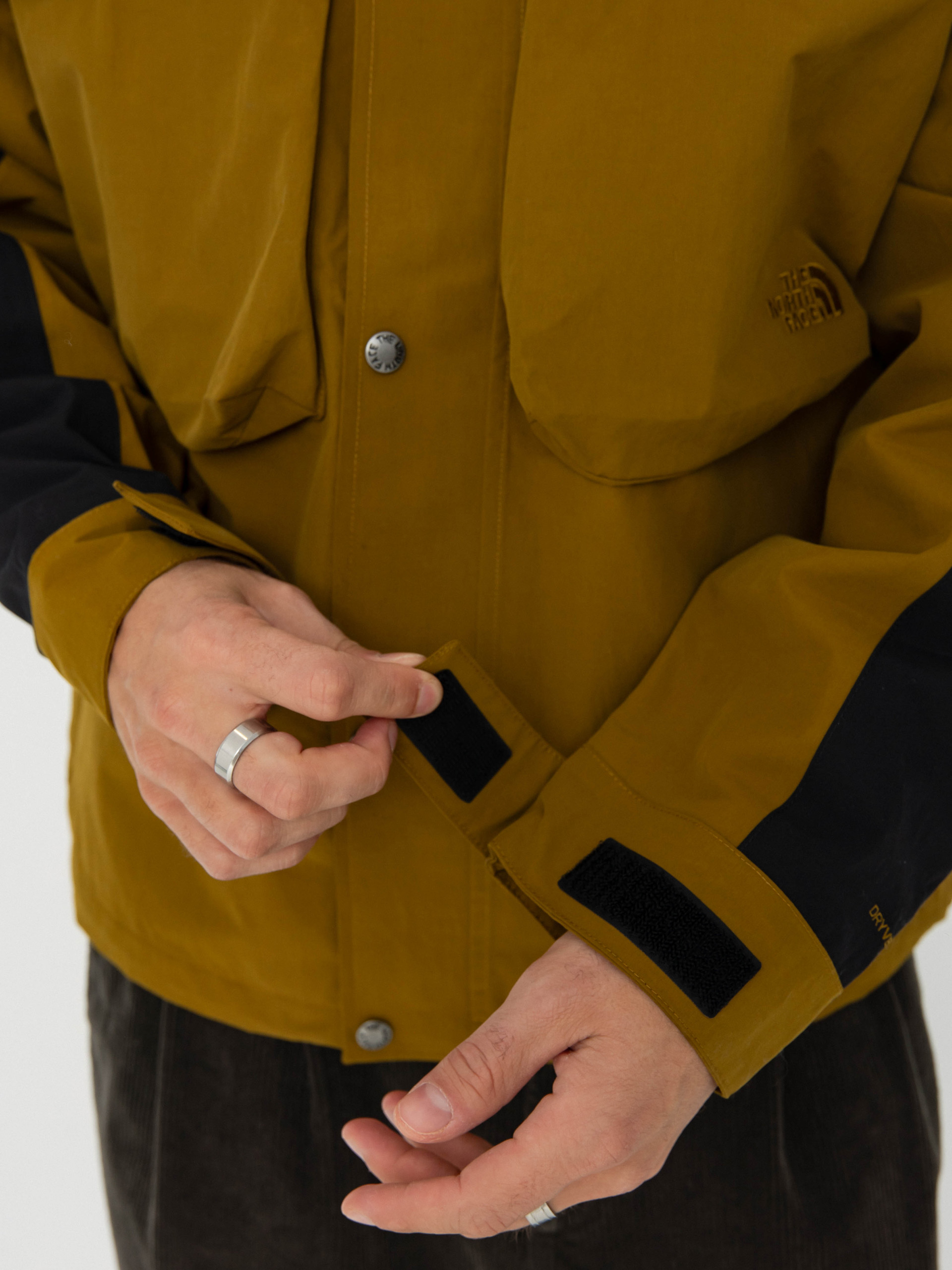 Dzseki The North Face M66 Cargo Rain (moss green/tnf black)