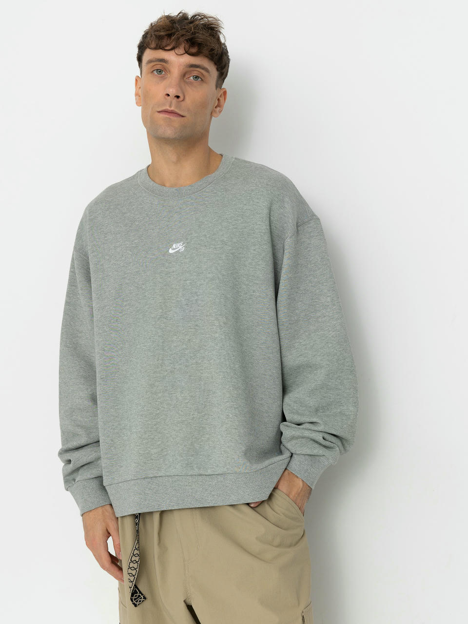 Nike SB Essential Logo Crew Pulóver (dk grey heather/white)