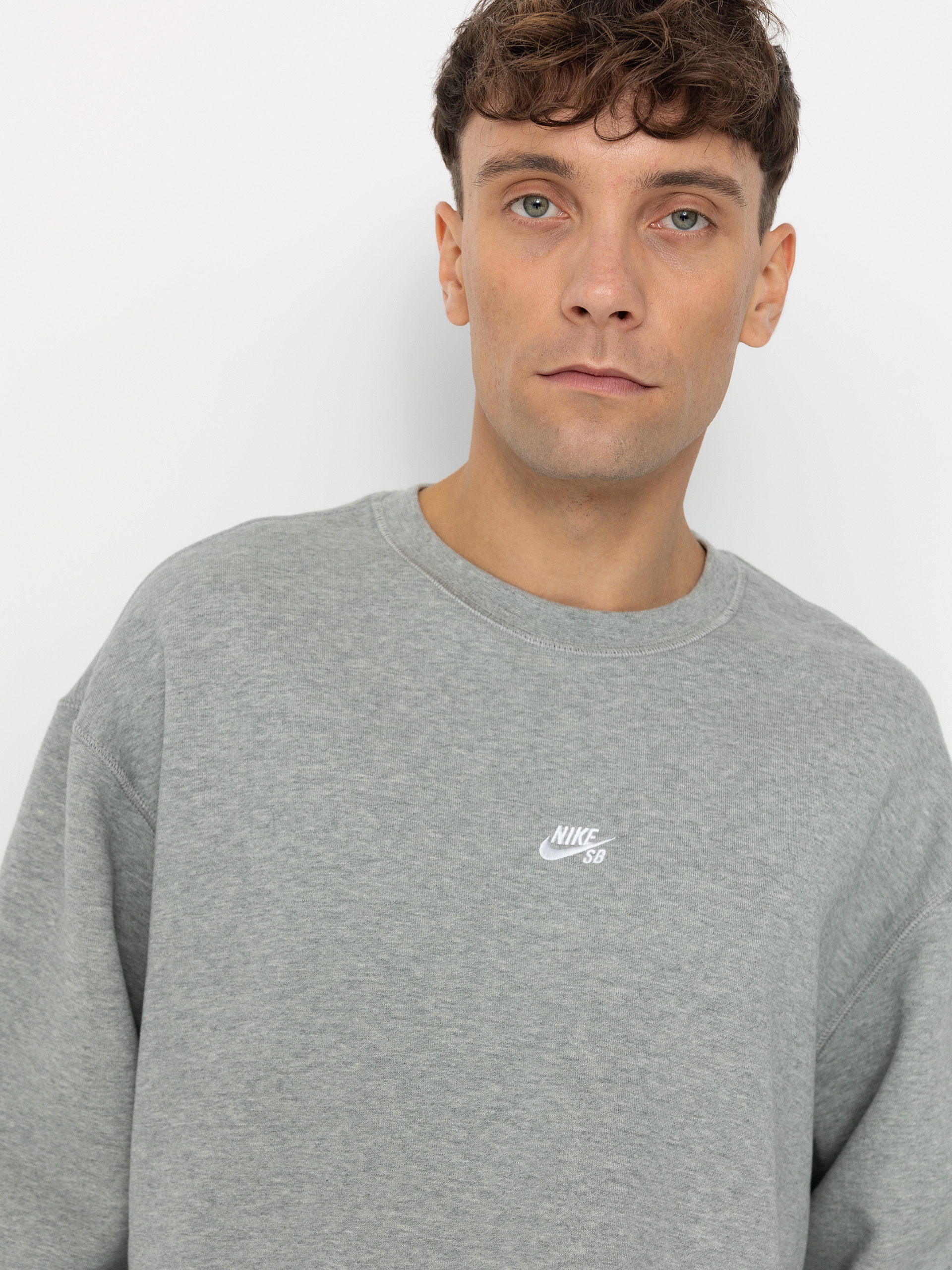 Nike SB Essential Logo Crew Pulóver (dk grey heather/white)