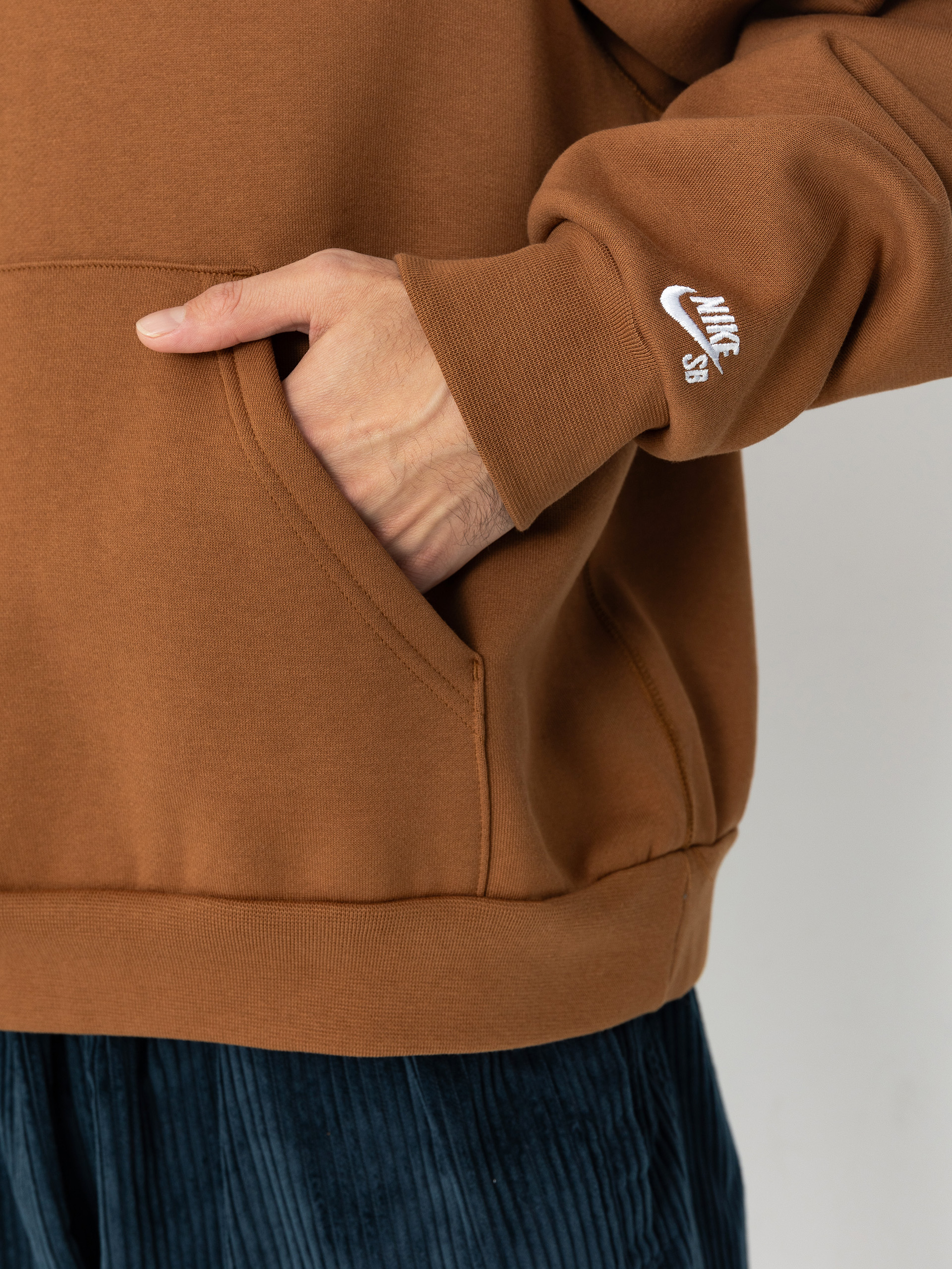 Nike SB Flc N Swoosh HD Kapucnis pulóver (lt british tan/white)