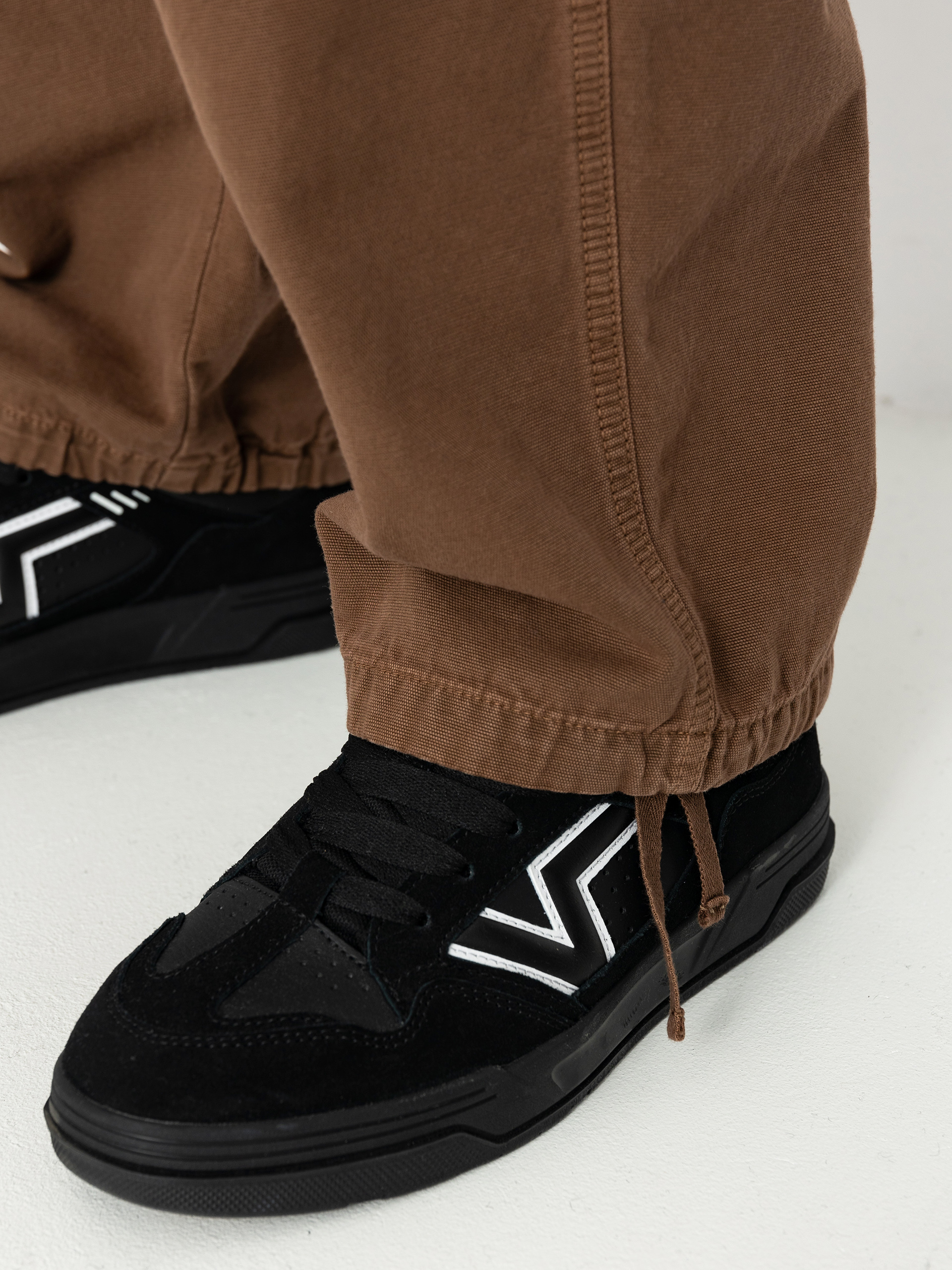 Kisnadrág Carhartt WIP Stanton Cargo (chocolate)