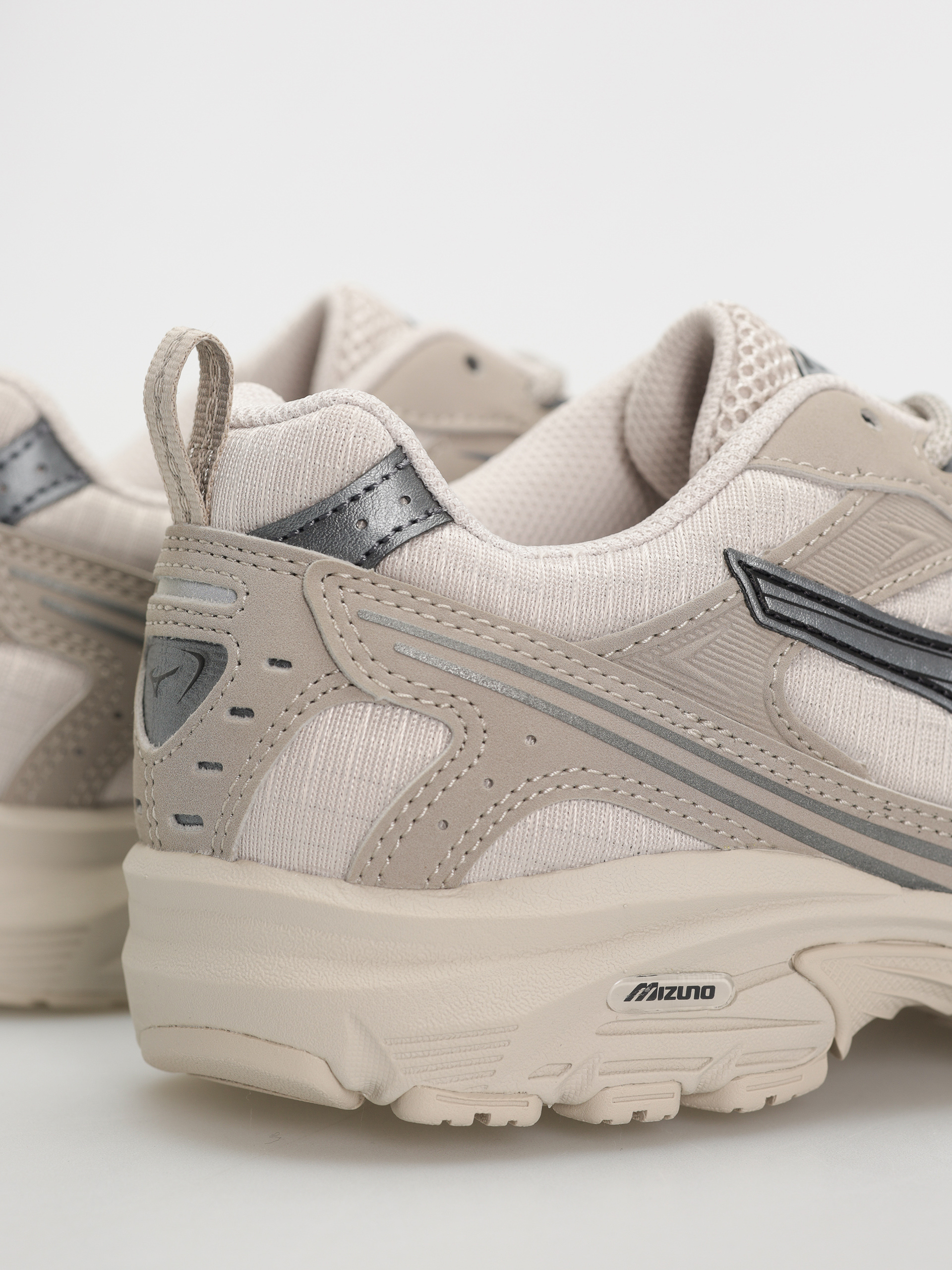 Mizuno MXR Tech Cipők (silver cloud/metallic gray/vintage khaki)