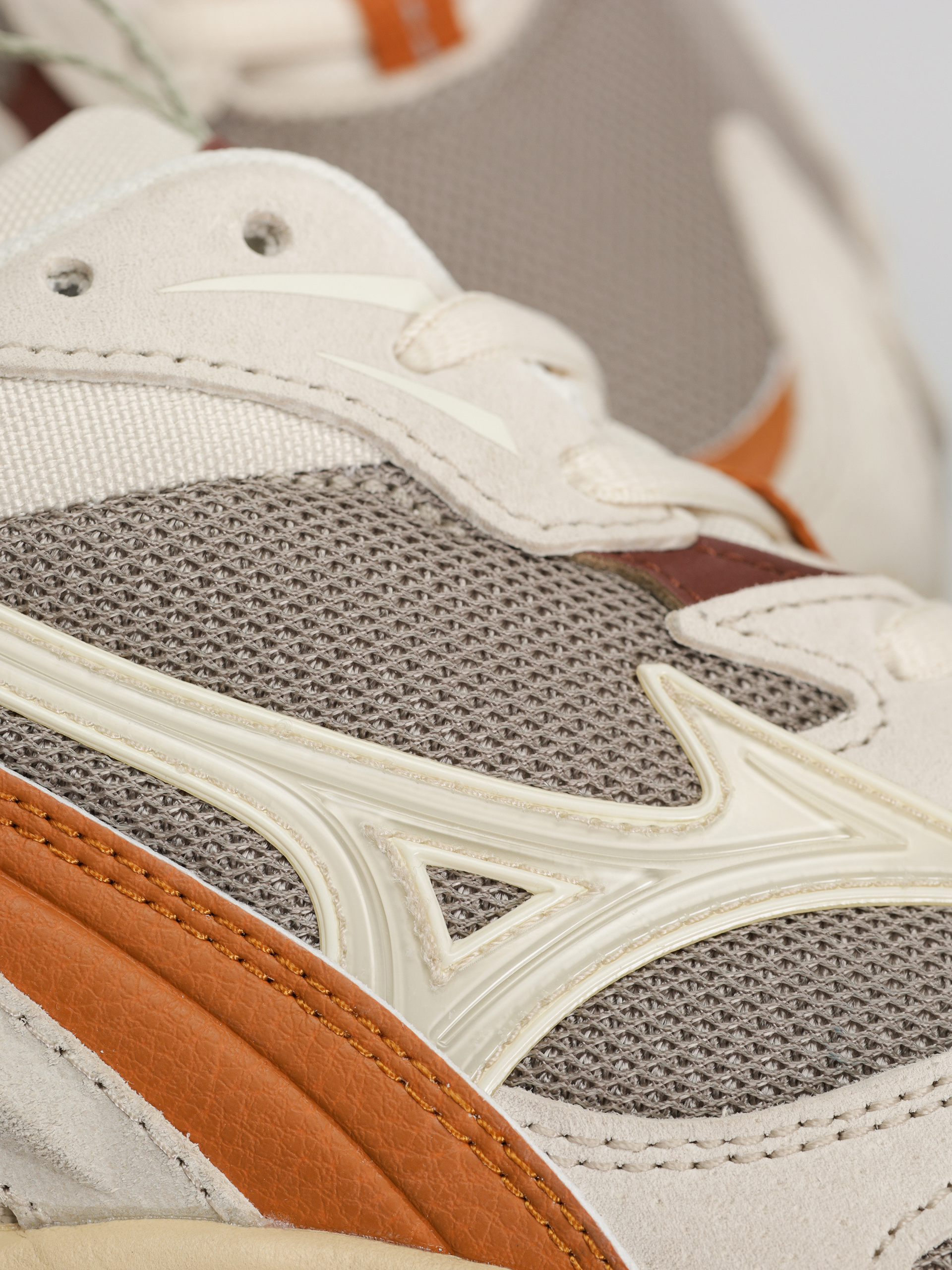 Cipők Mizuno Wave Rider 10 Premium (vintage khaki/summer sand/pumpkin spice)