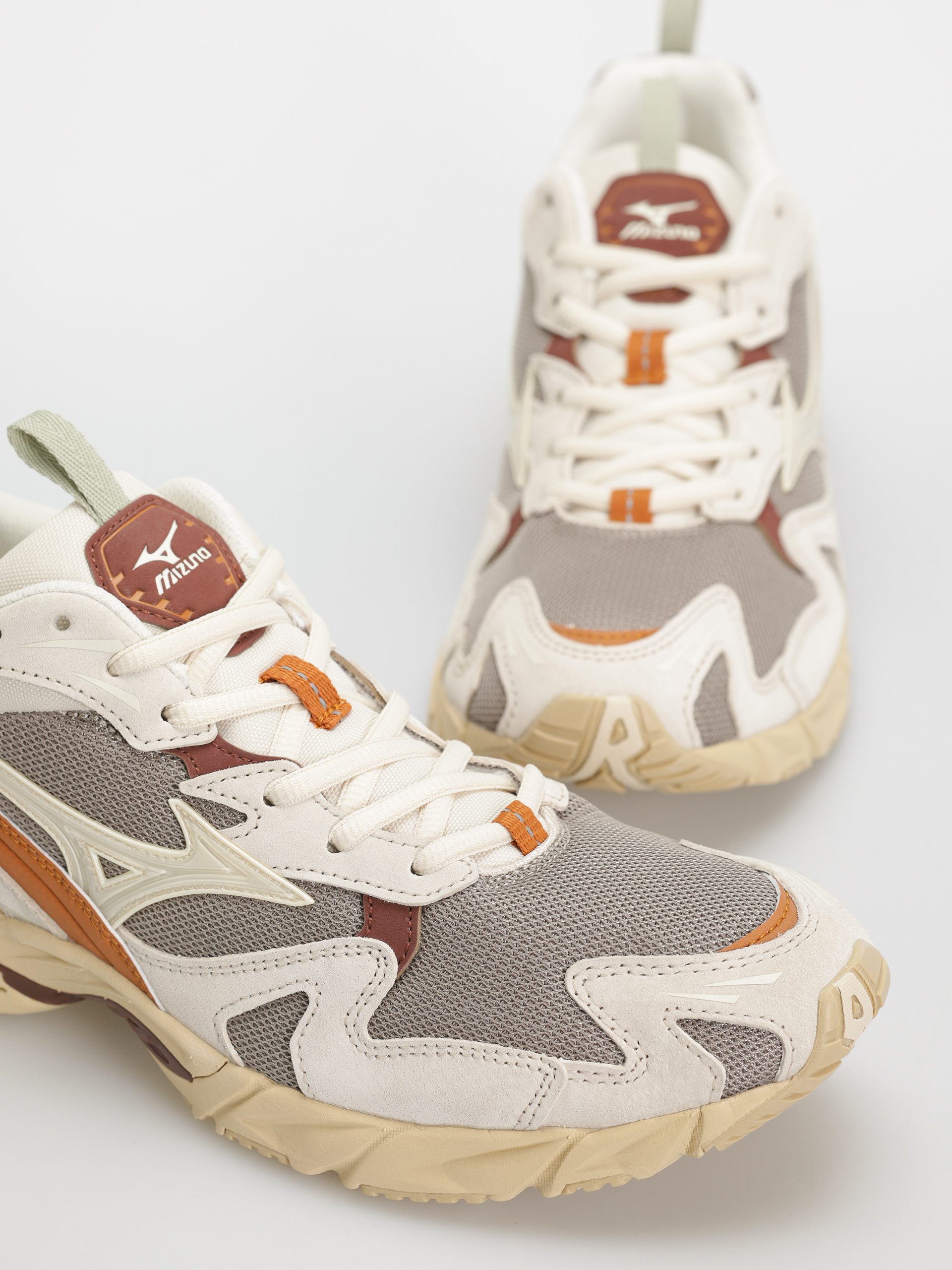 Cipők Mizuno Wave Rider 10 Premium (vintage khaki/summer sand/pumpkin spice)