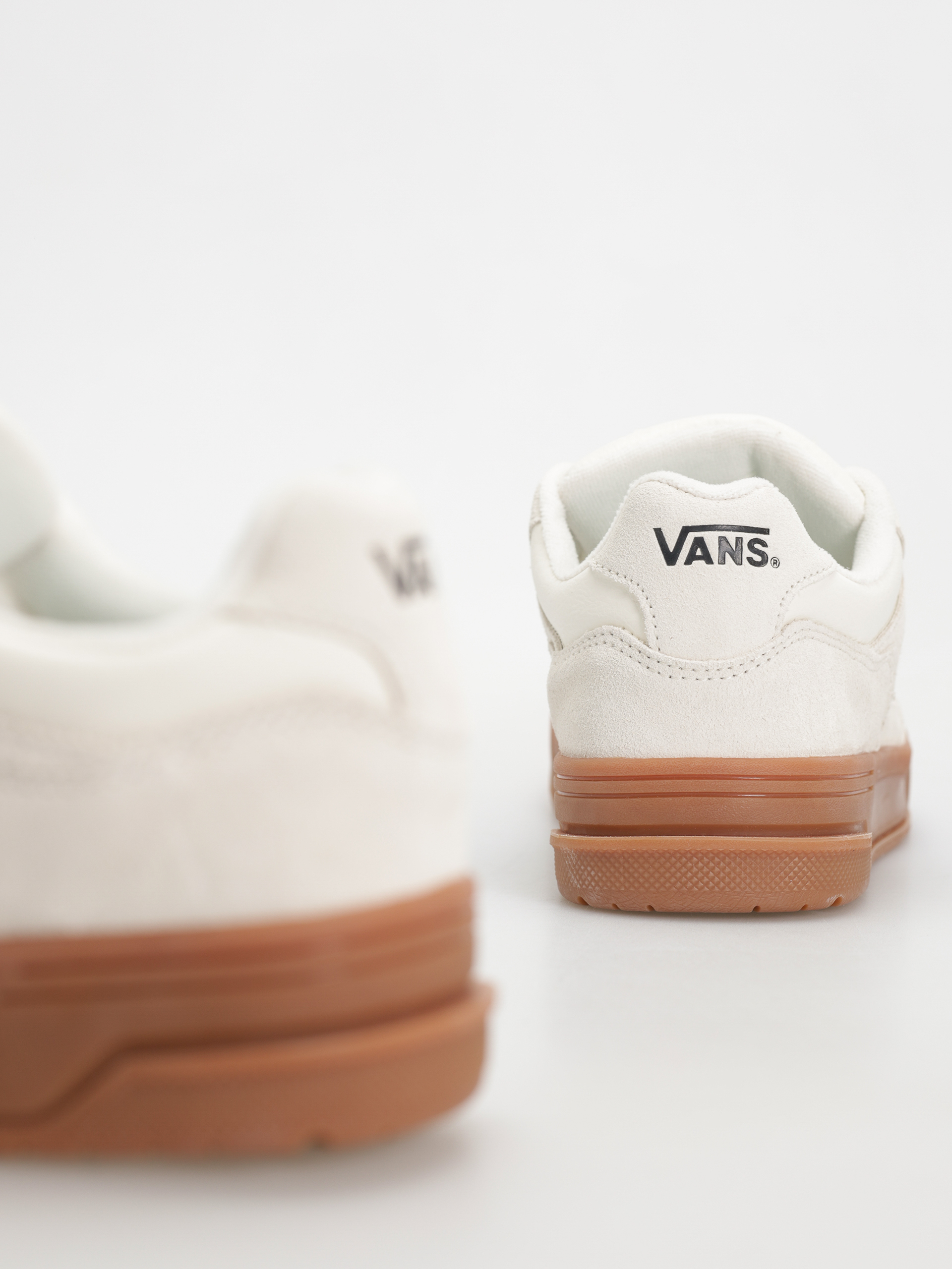 Vans Upland Cipők (suede marshmallow/gum)