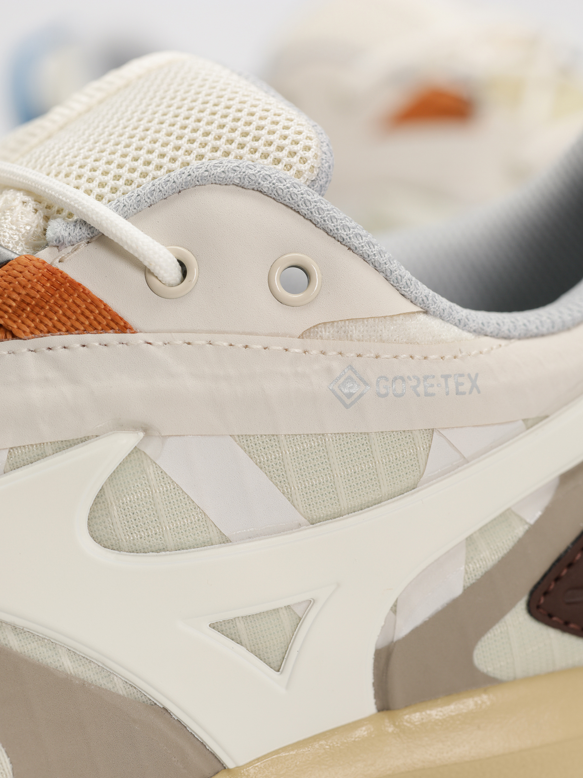 Mizuno Wave Mujin TL GTX Cipők (summer sand/pristine/chicory coffee)