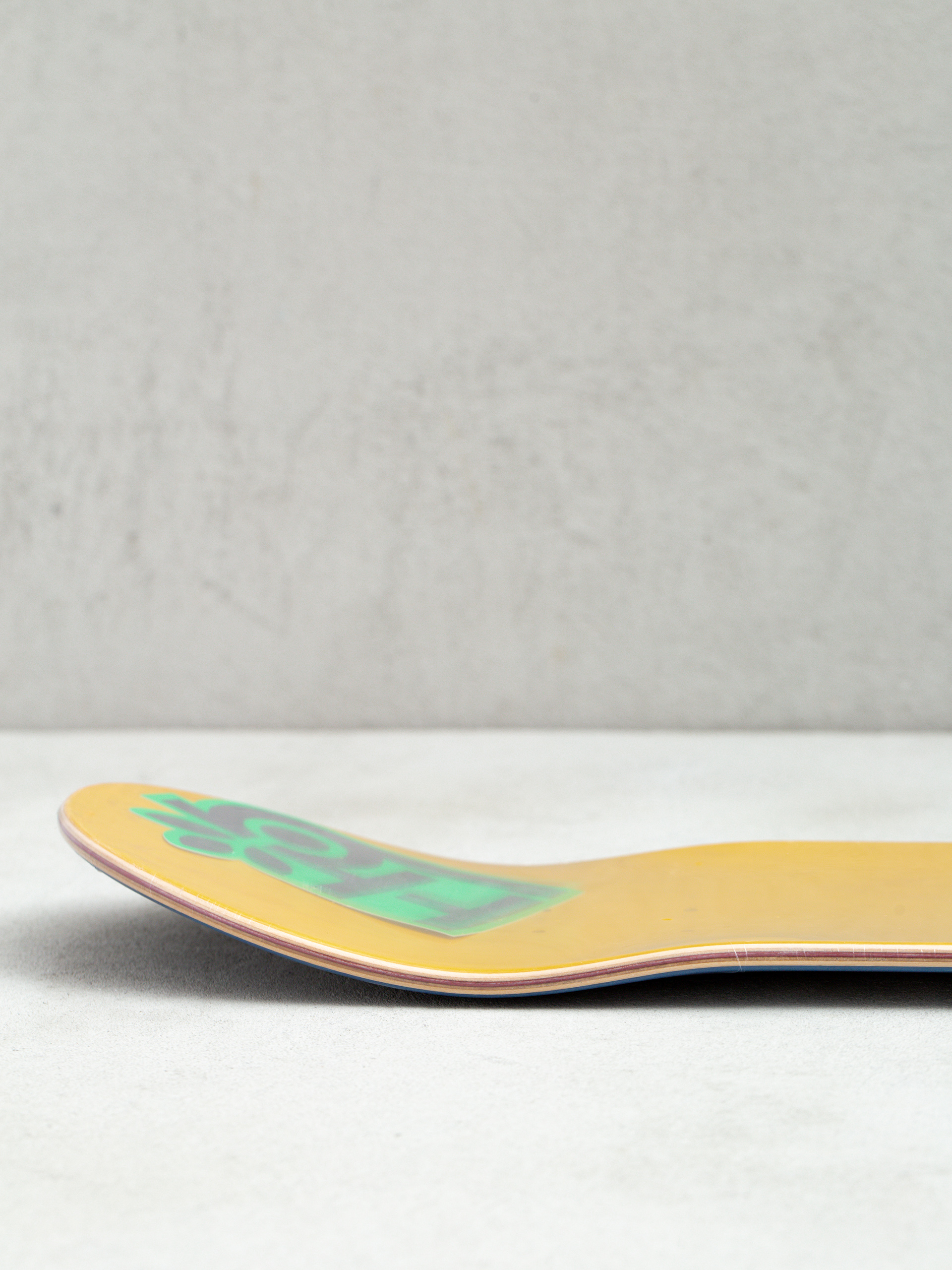 Gördeszka lap Habitat Silas Baxter Neal Inhabitants (blue/pink)