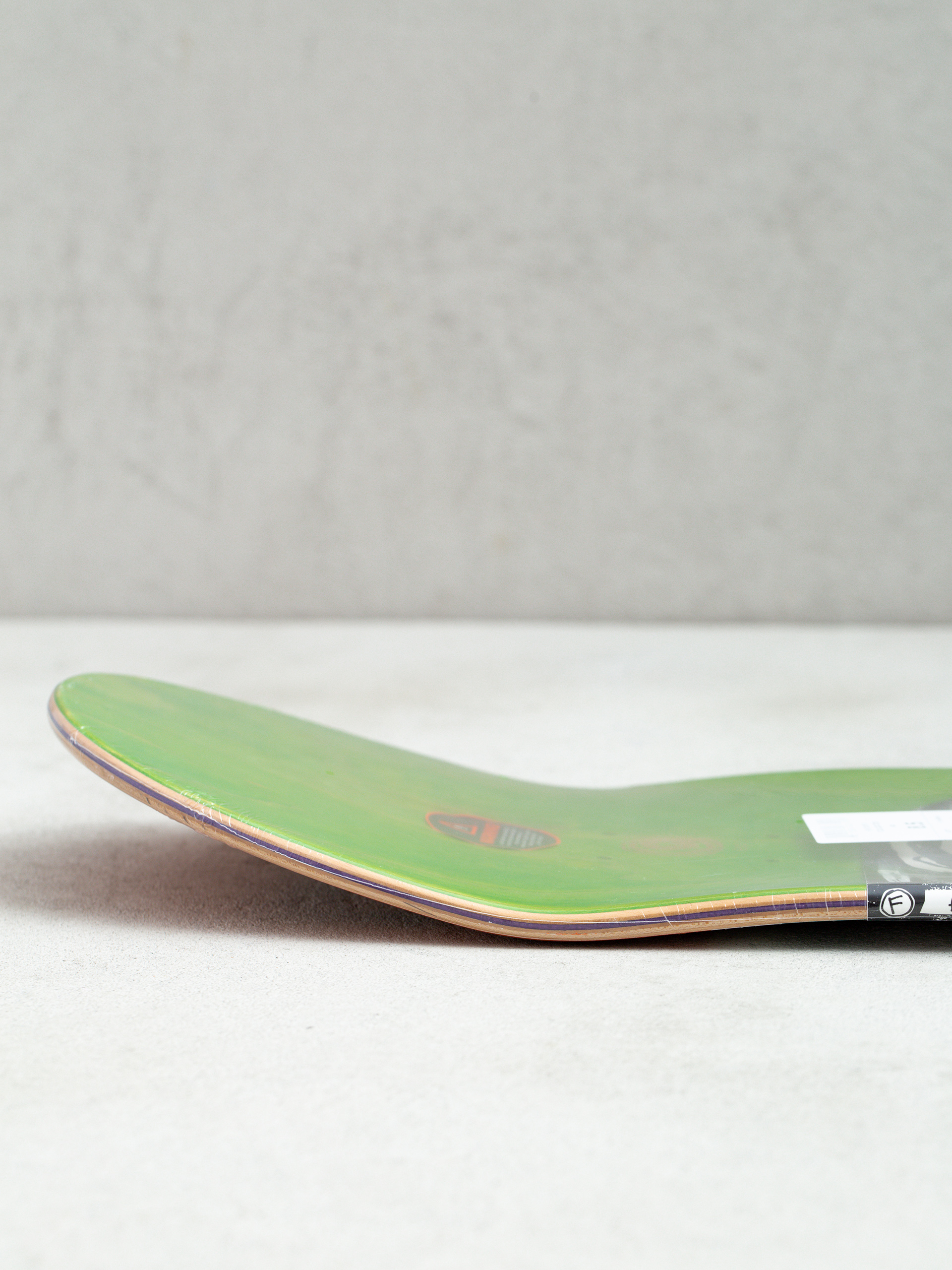 Gördeszka lap Foundation 90s (orange/green/blue/red)