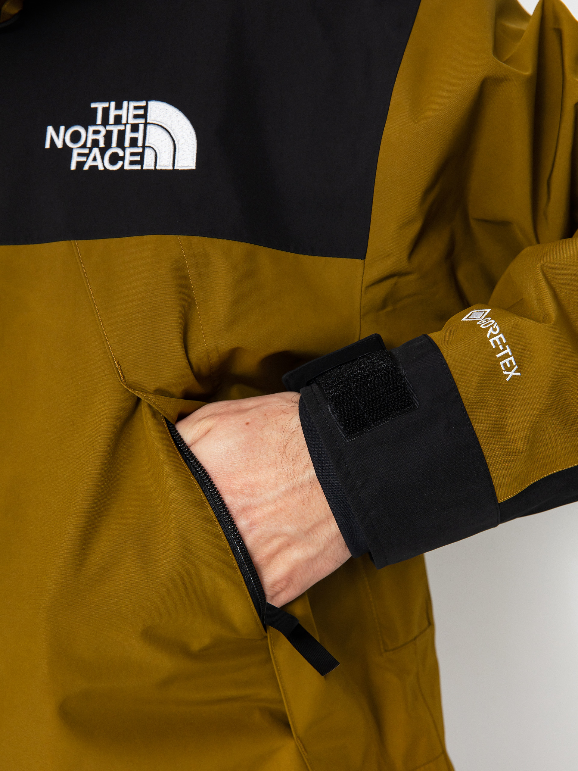 The North Face Gtx Mtn Dzseki (moss green/tnf black)