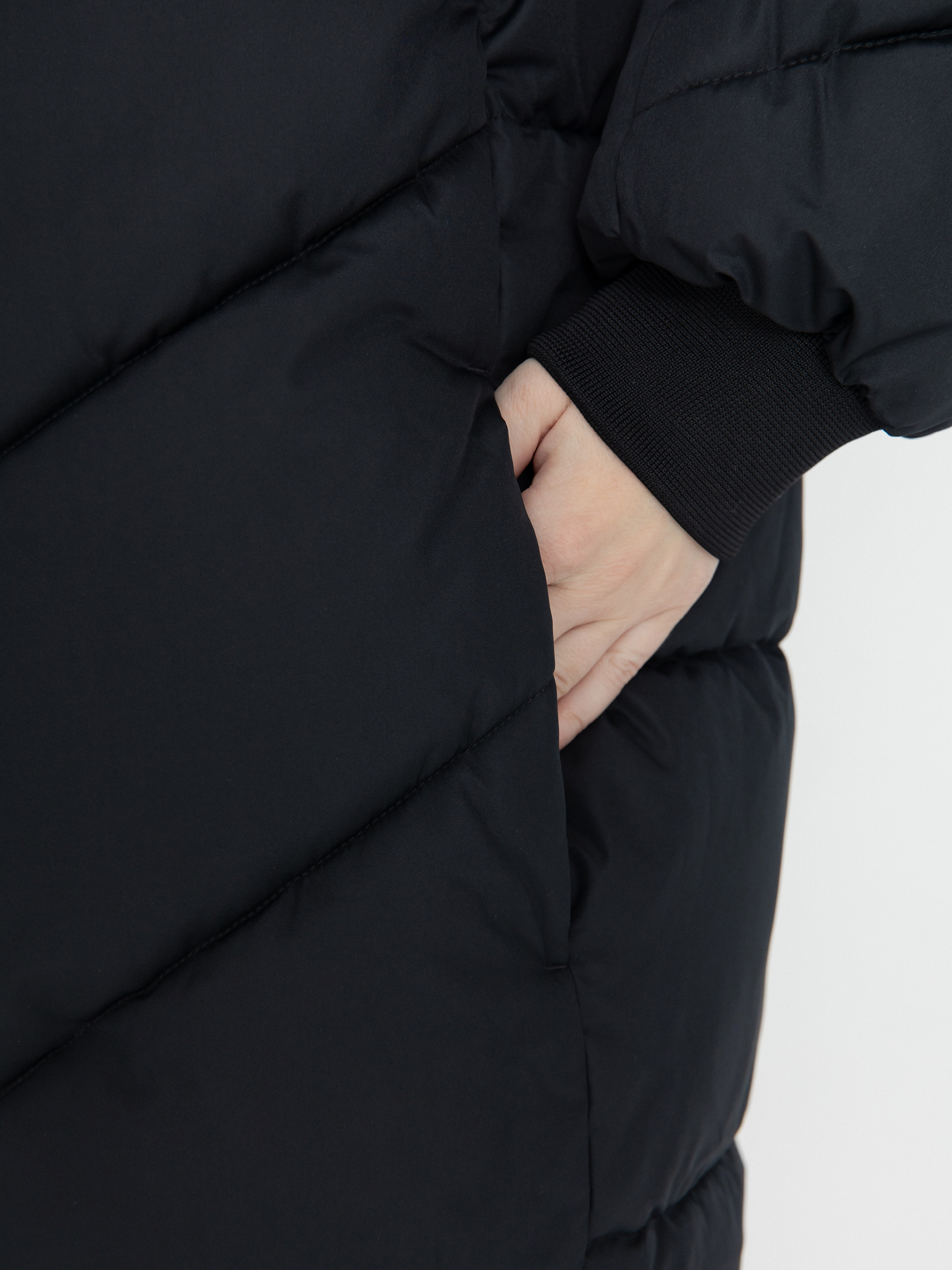 Dzseki Volcom Alldaylong Puff Wmn (black)