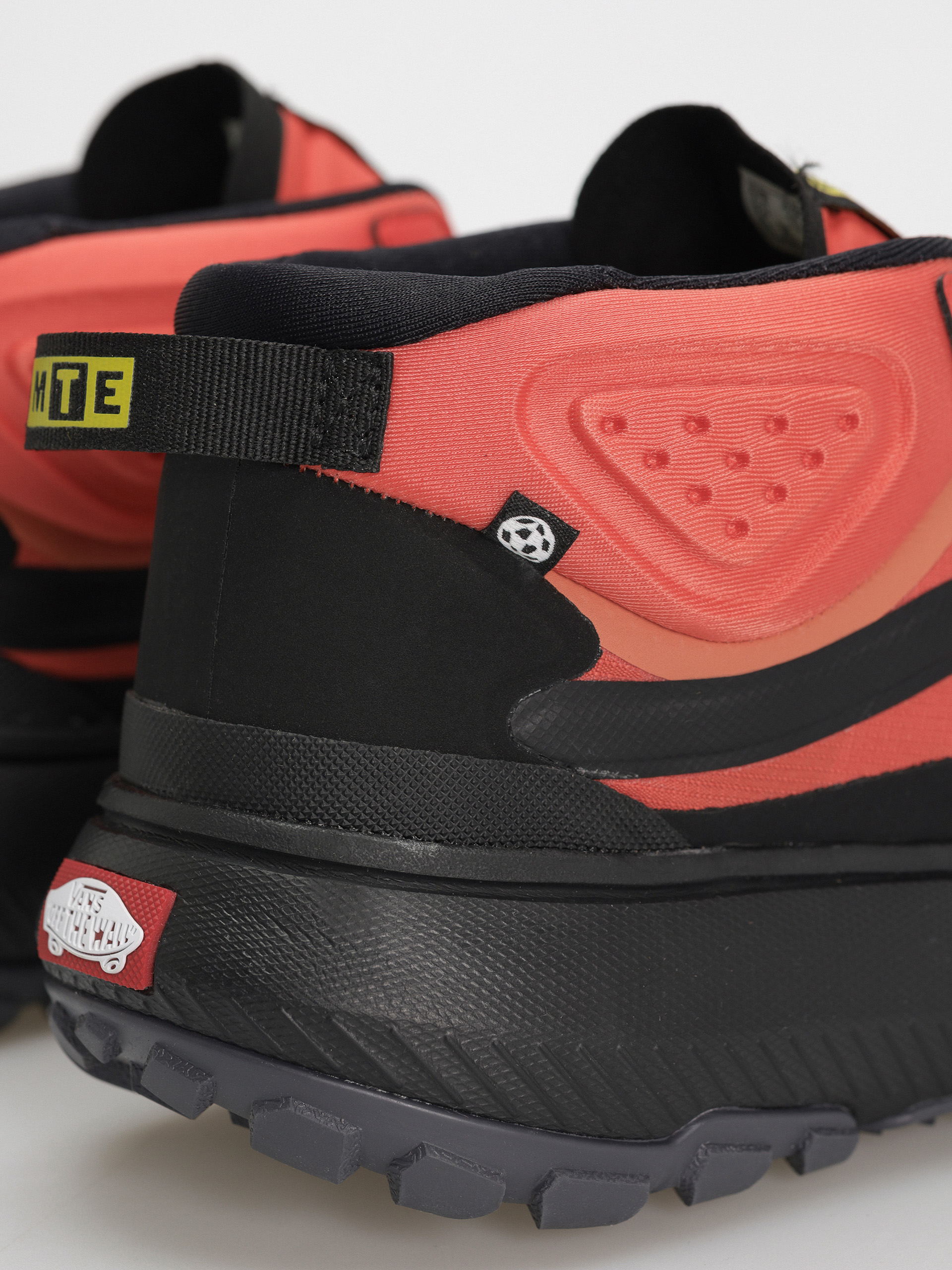 Vans Crosspath Mid MTE Cipők (orange/black)