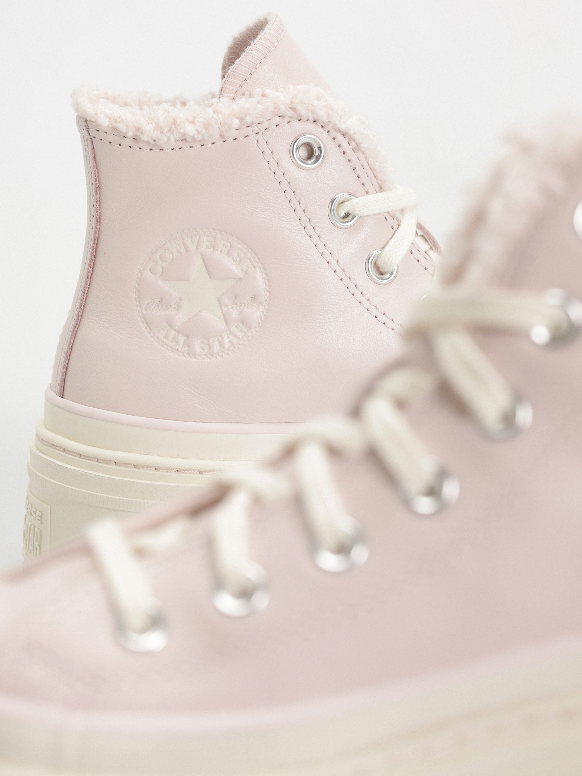 Cipők Converse Chuck Taylor All Star Lugged Heel Sherpa Wmn (blush hush/egret/egret)