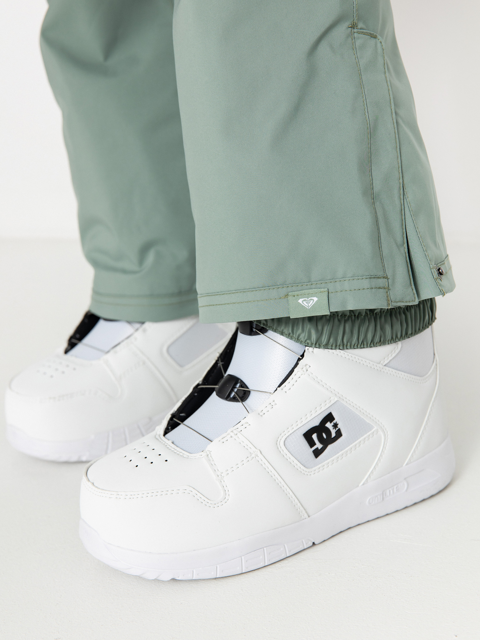 Női Roxy Backyard Snowboard nadrág (lily pad)