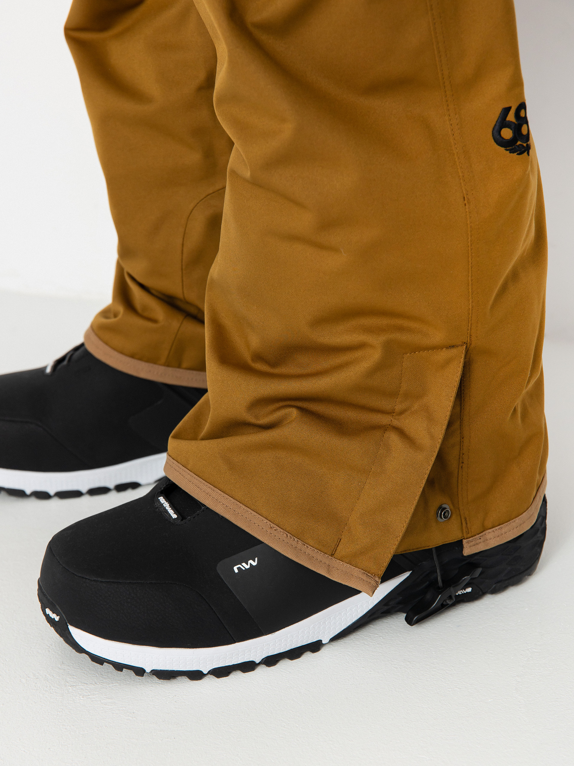 Férfi 686 Infinity Insulated Cargo Snowboard nadrág (breen)