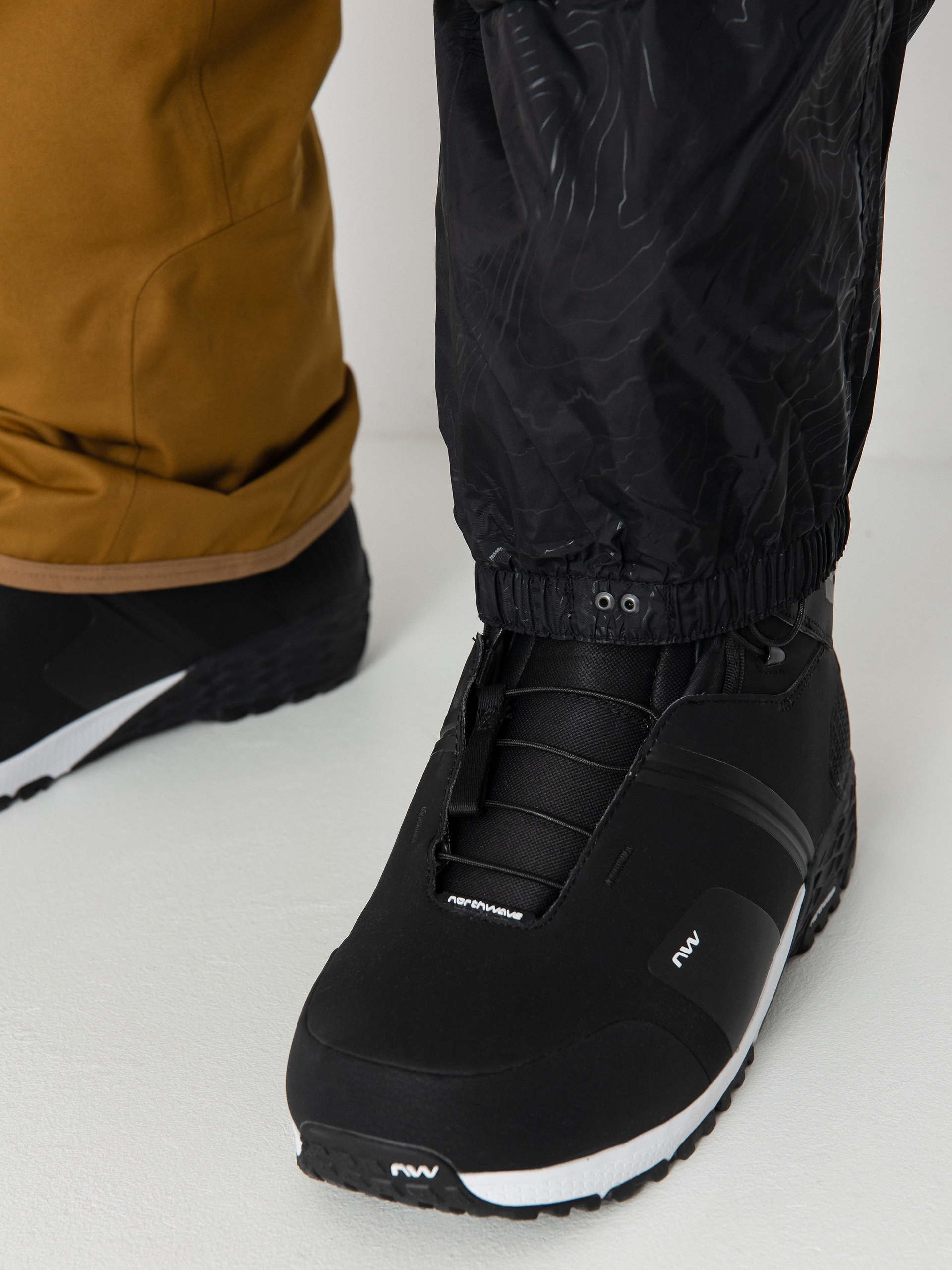 Férfi 686 Infinity Insulated Cargo Snowboard nadrág (breen)