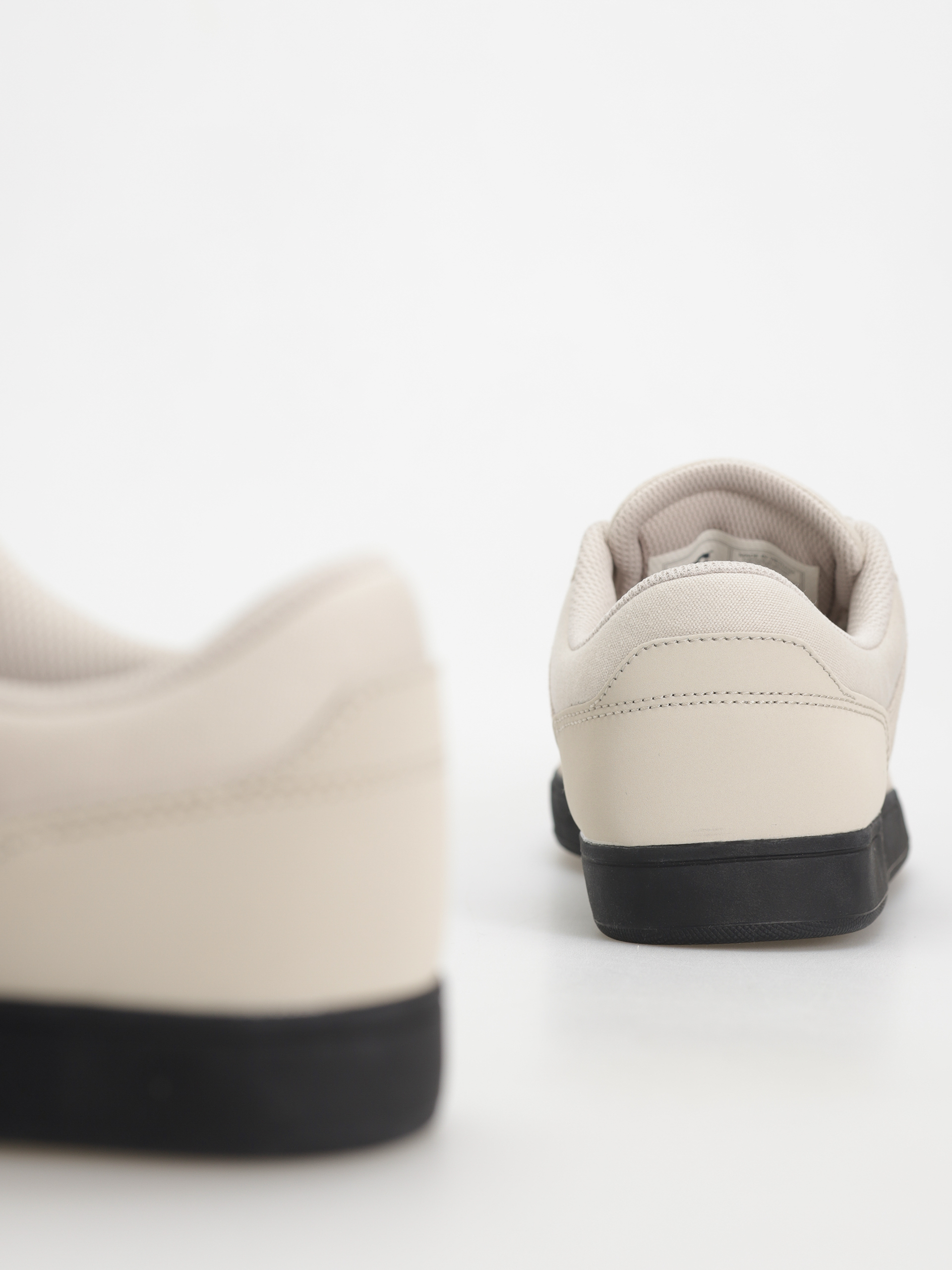 DC Crisis 2 Cipők (silver birch)