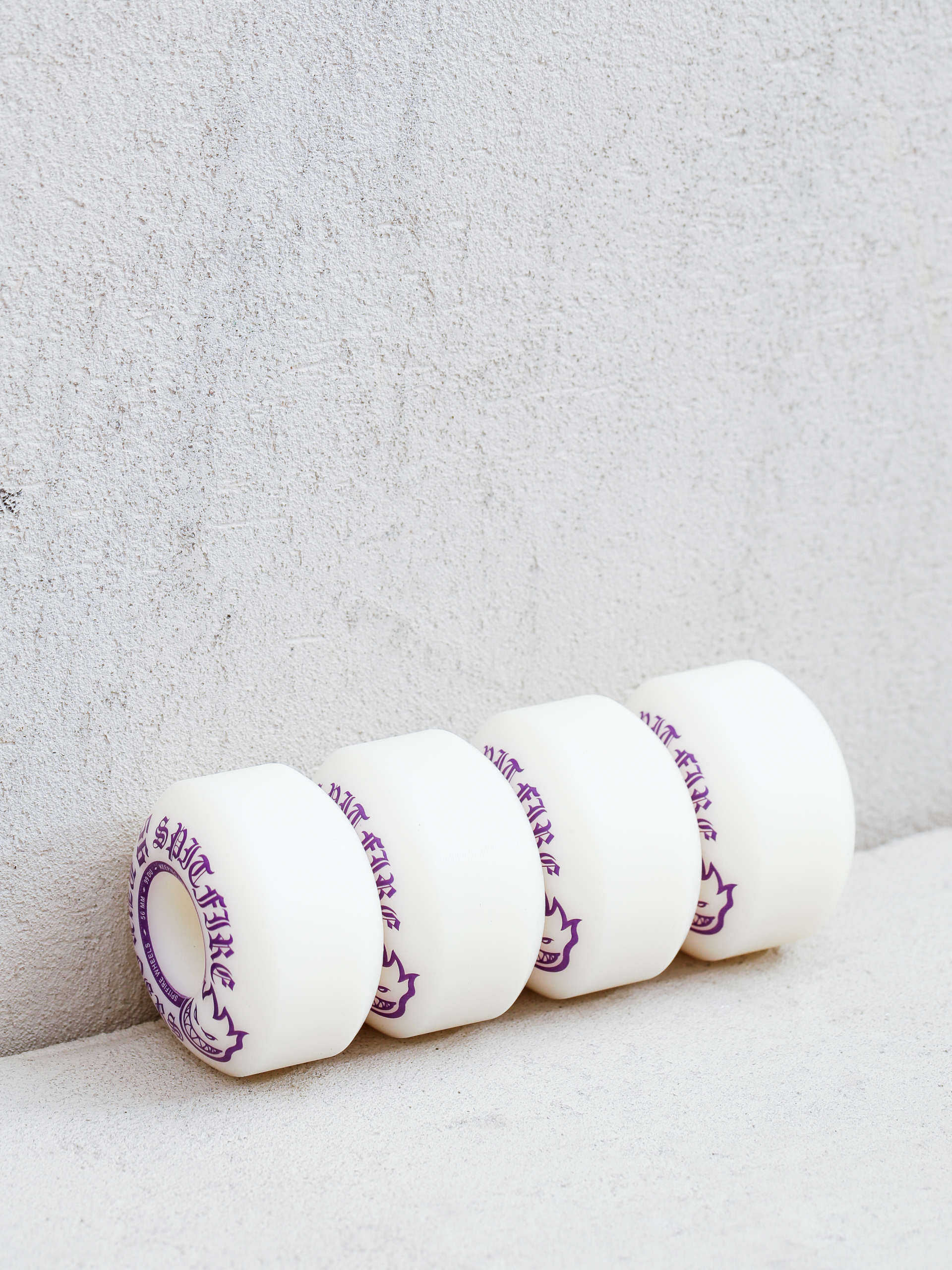 Spitfire 99D Burners Gördeszka kerék (white/purple)