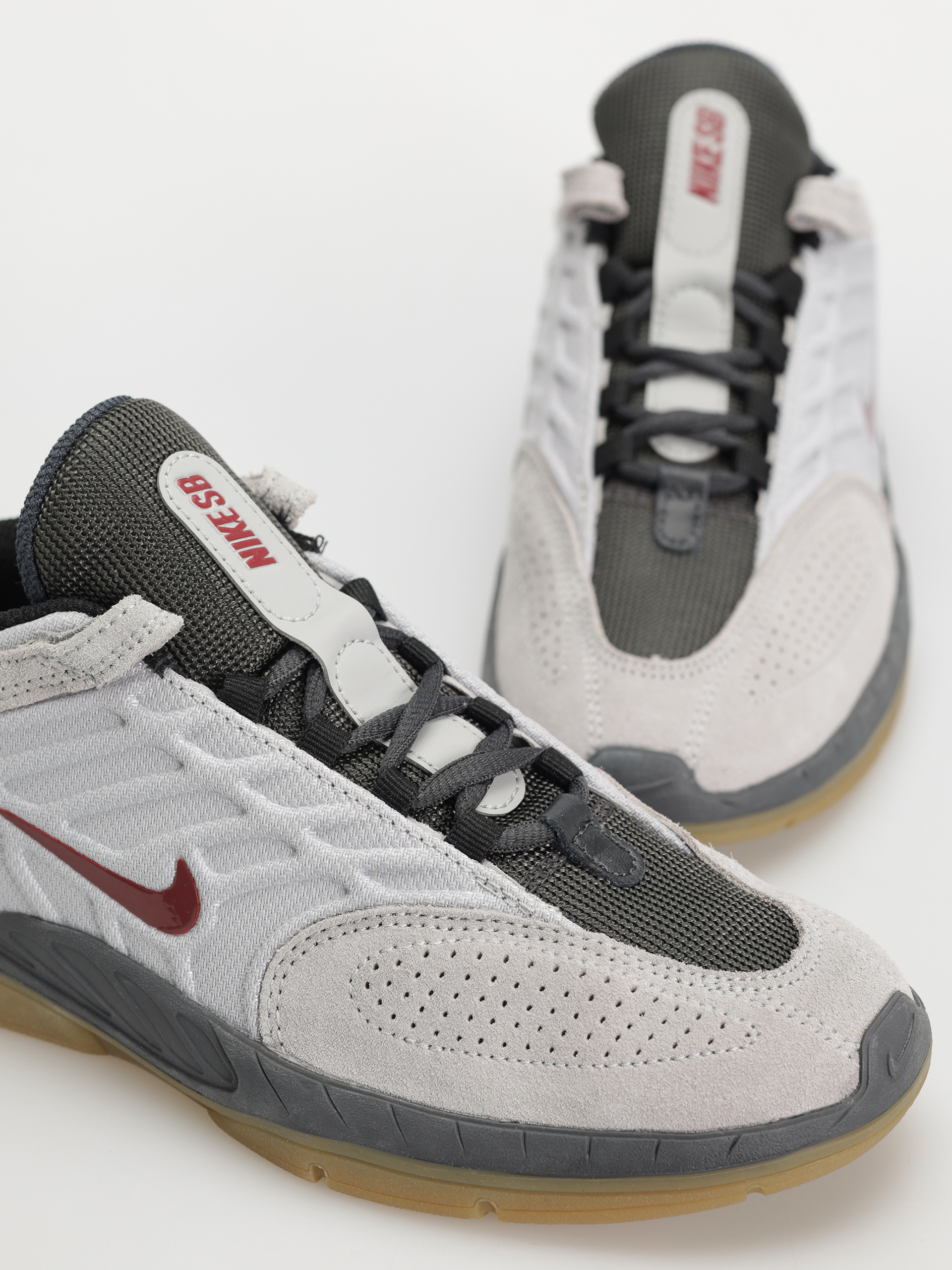 Nike SB Vertebrae Cipők (lt smoke grey/dark team red)