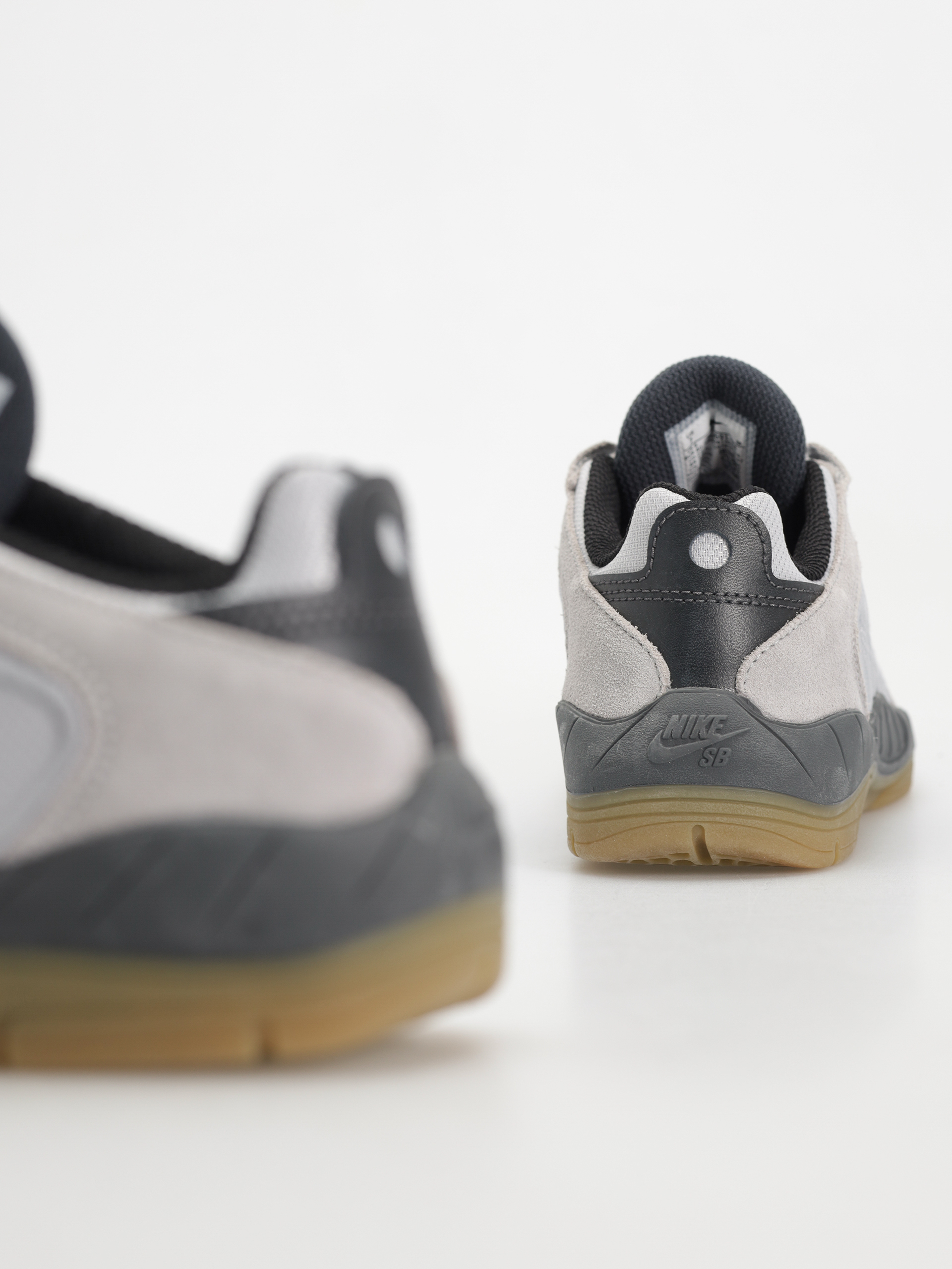 Nike SB Vertebrae Cipők (lt smoke grey/dark team red)