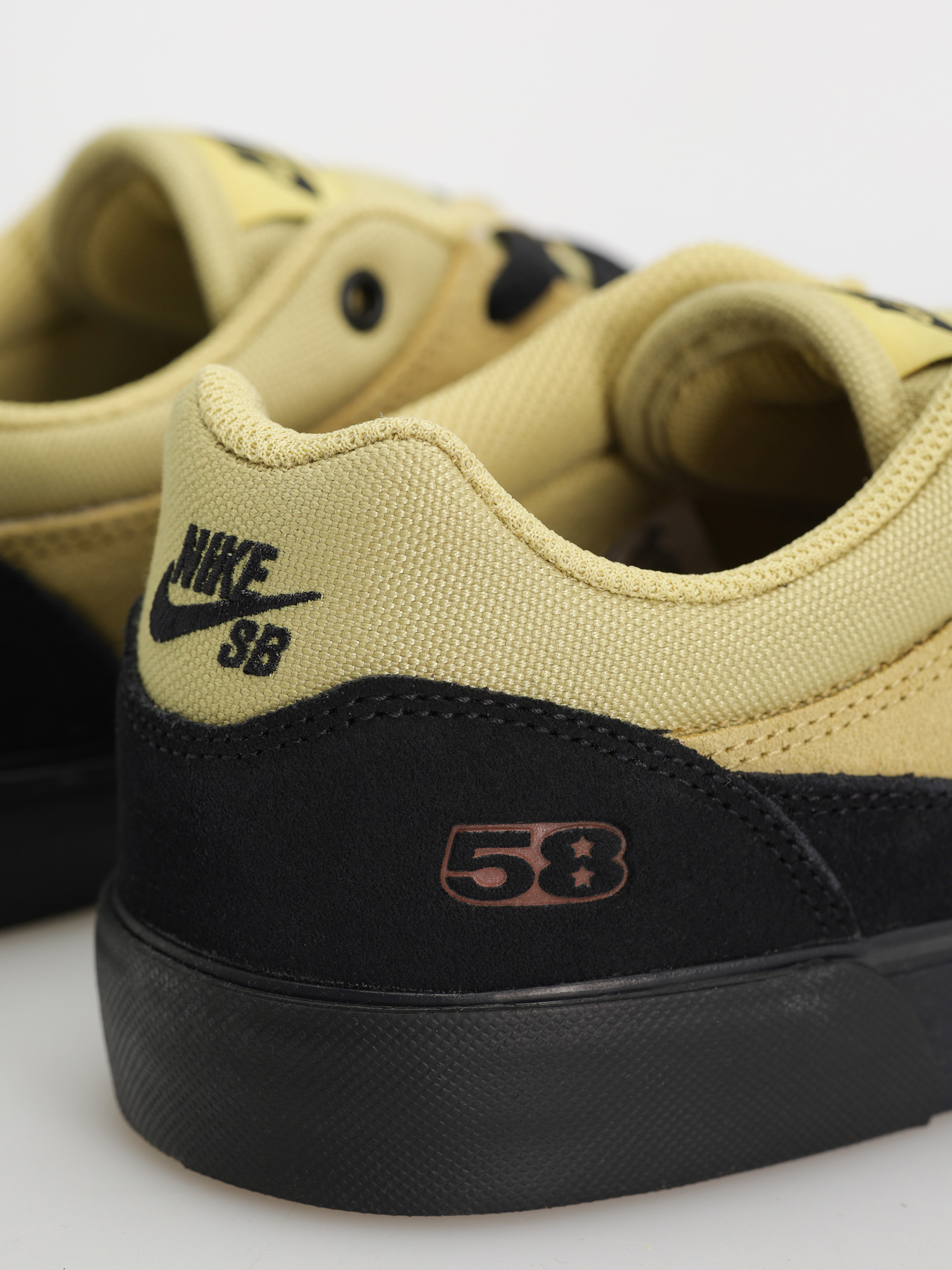 Nike SB Malor TE Cipők (buff gold/black black cinnamon)