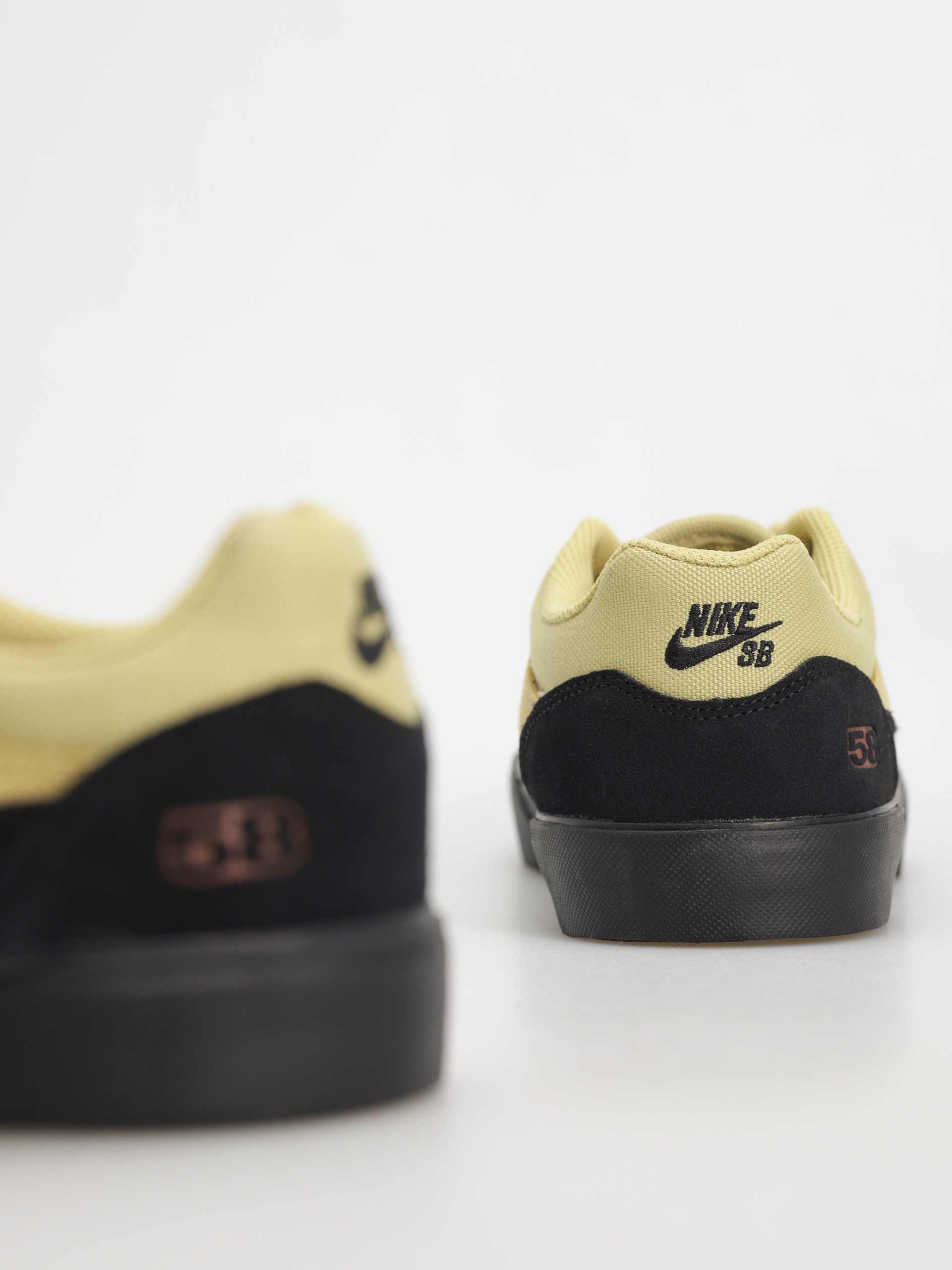 Nike SB Malor TE Cipők (buff gold/black black cinnamon)