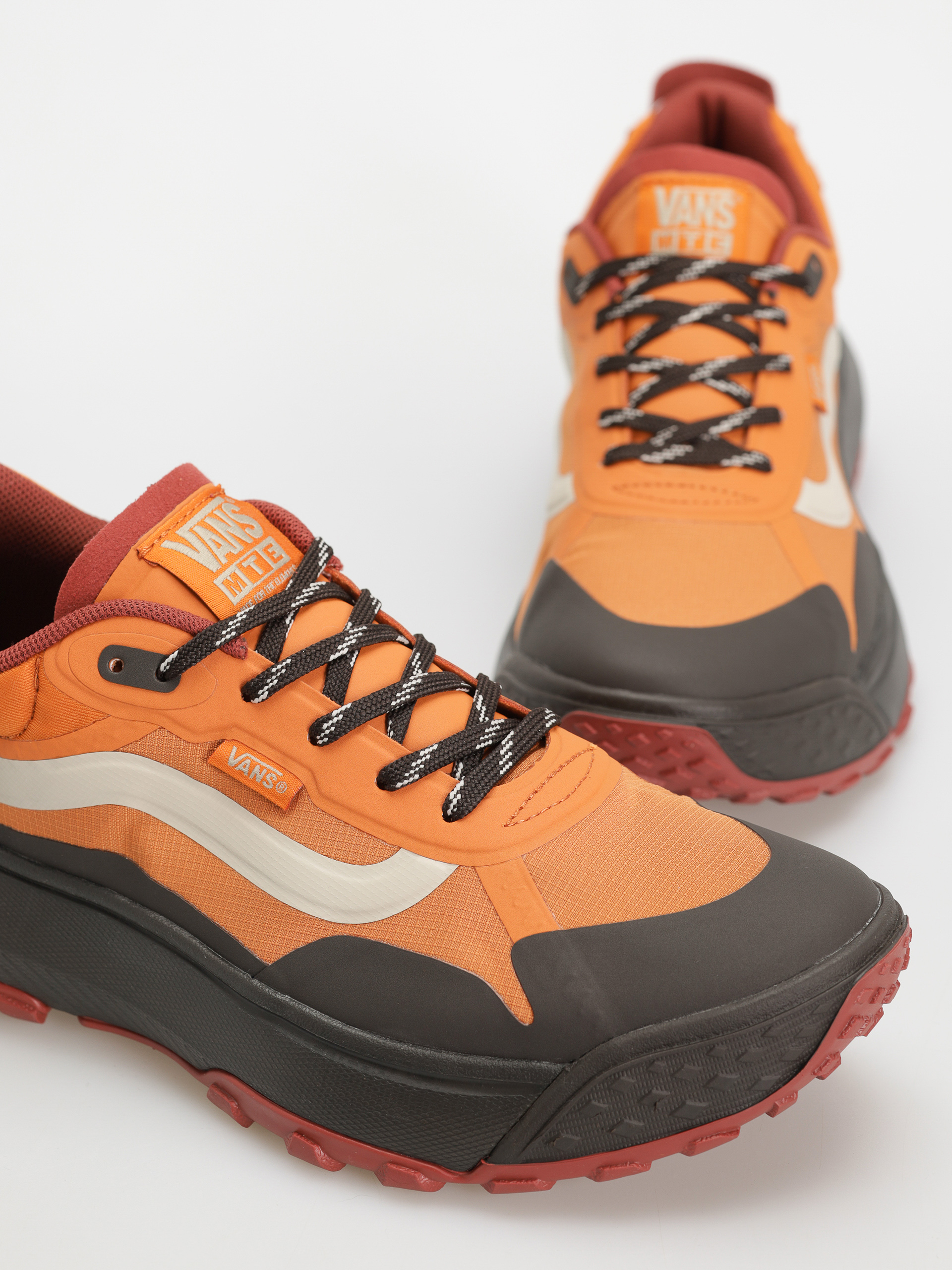 Vans Mte Crosspath Cipők (marmalade)