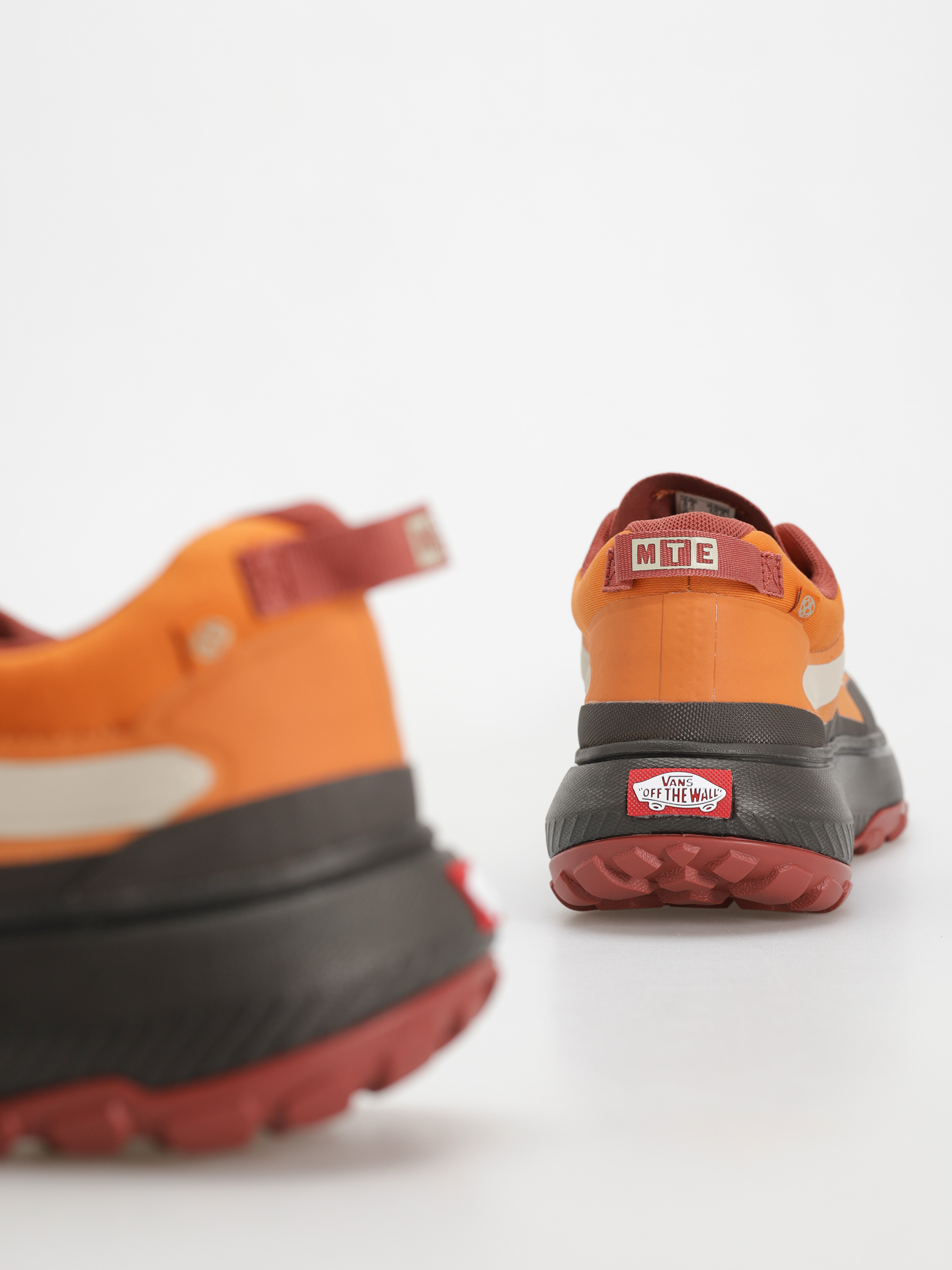 Vans Mte Crosspath Cipők (marmalade)