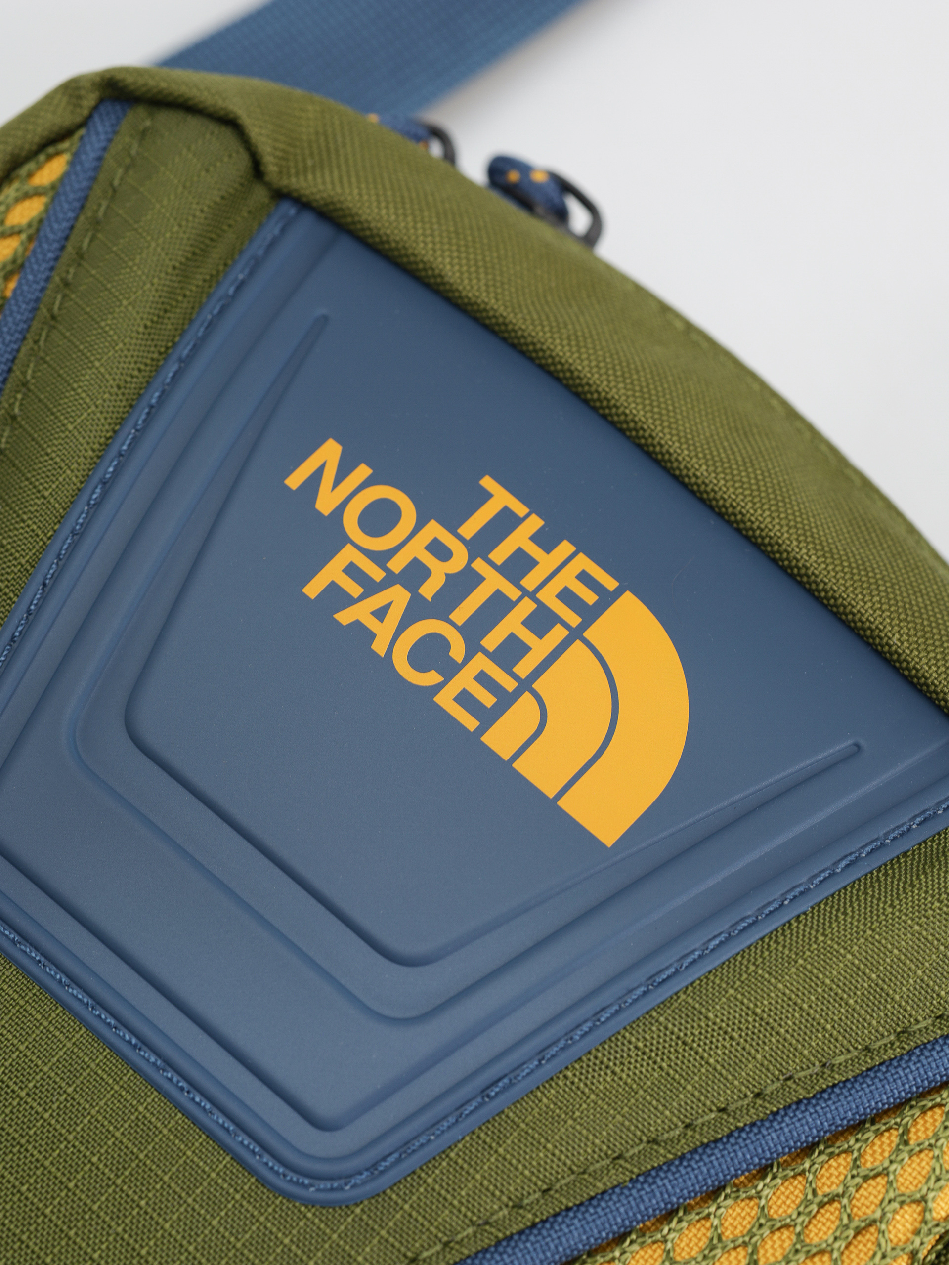 The North Face Y2K Shoulder Bag Táska (forest olive/shady blue)