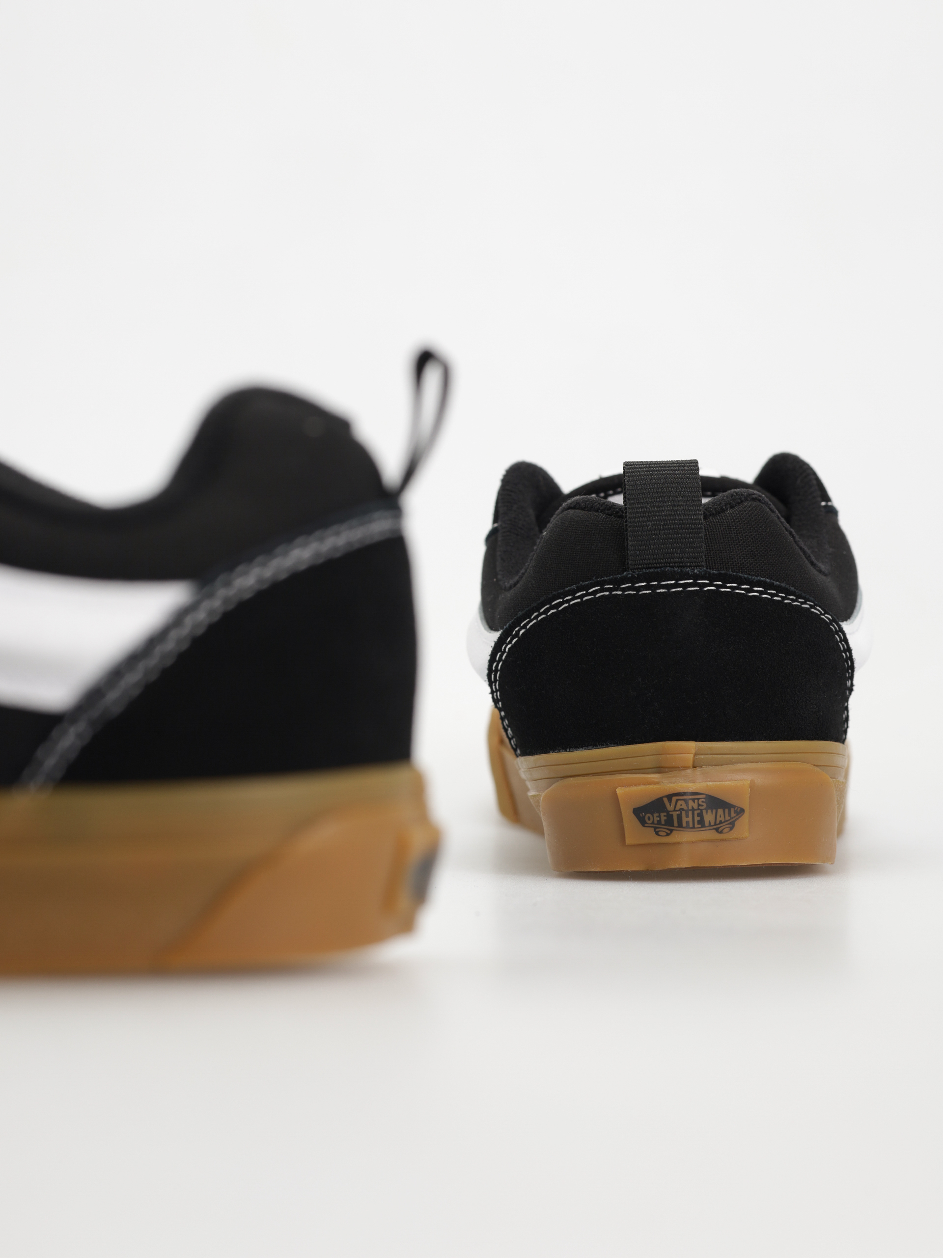 Vans Knu Skool Cipők (black/gum)