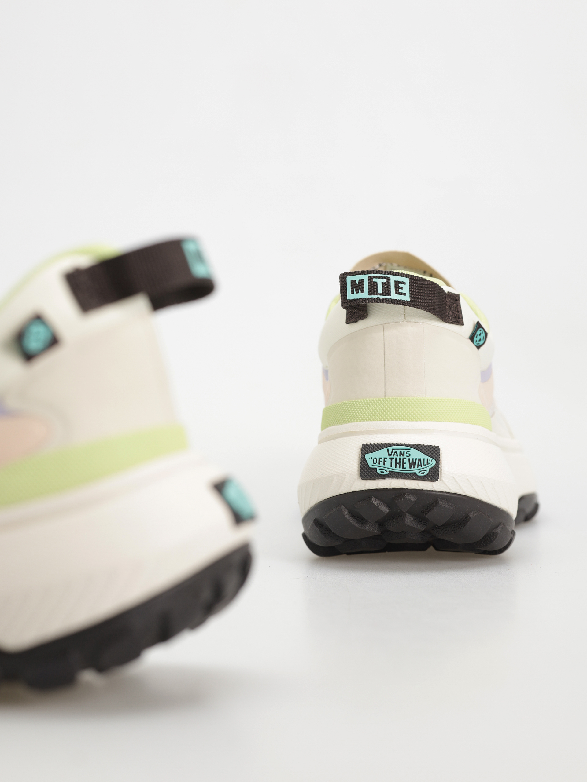 Vans Mte Crosspath Cipők (natural/multi)