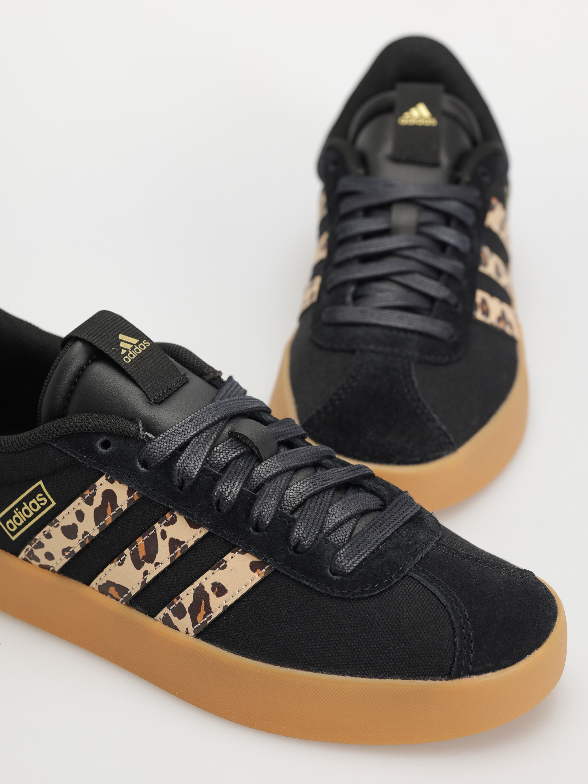 adidas Vl Court 3.0 Wmn Cipők (cblack/shabrn/magold)