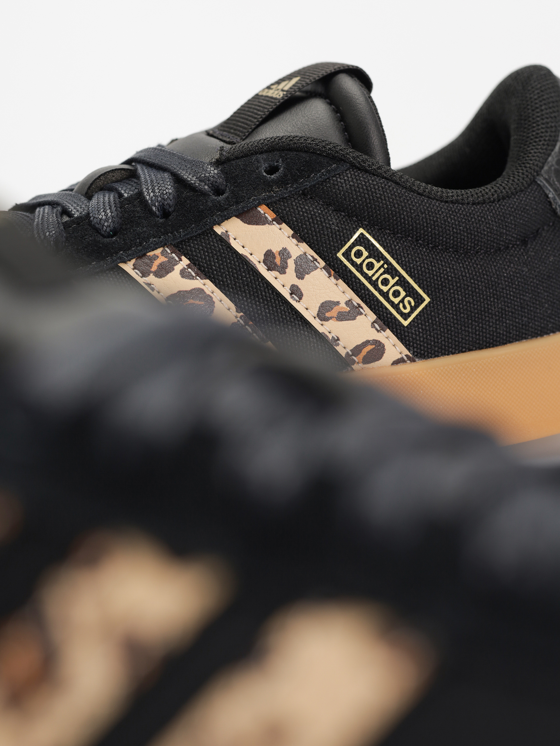 adidas Vl Court 3.0 Wmn Cipők (cblack/shabrn/magold)