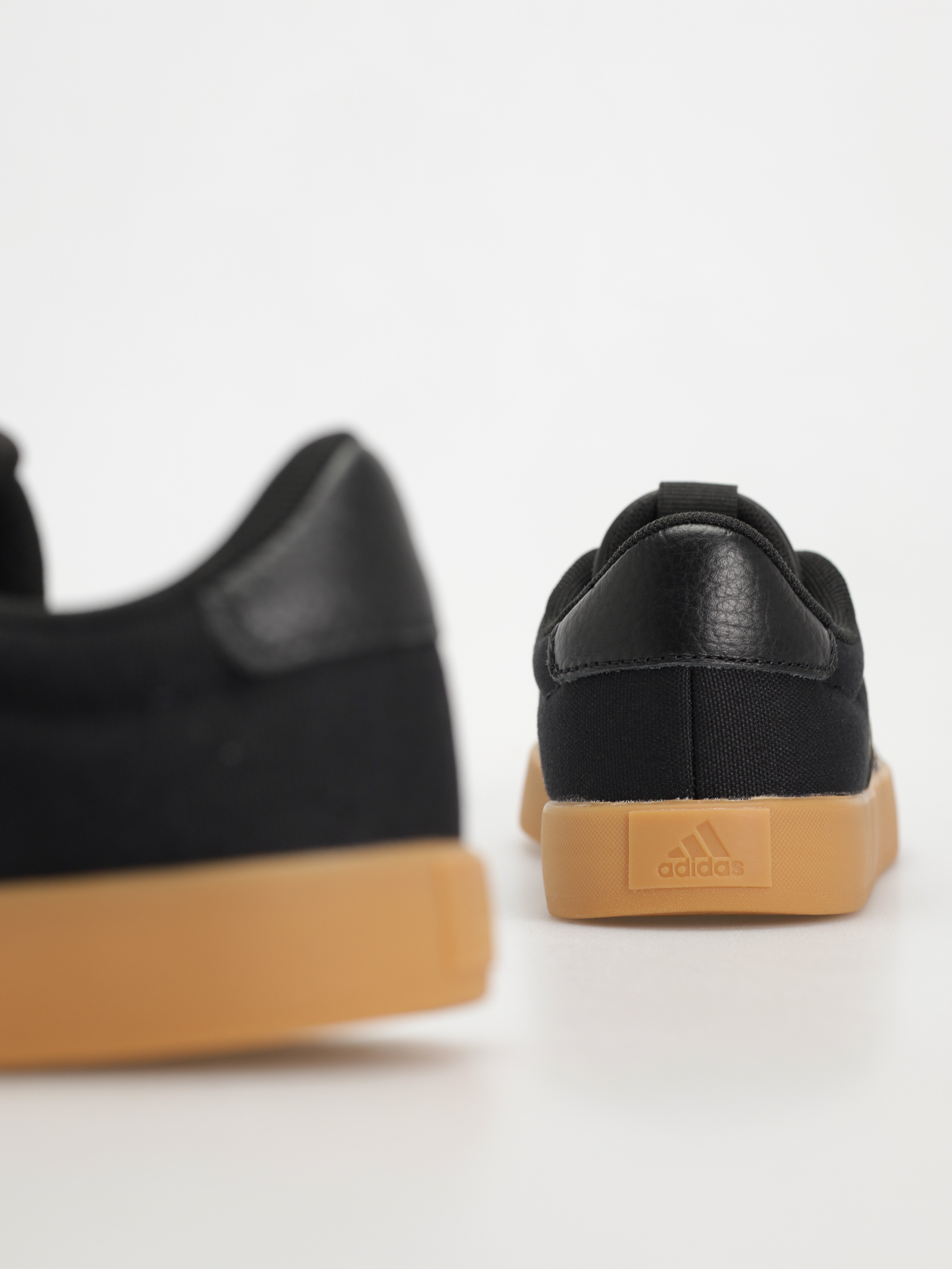 adidas Vl Court 3.0 Wmn Cipők (cblack/shabrn/magold)