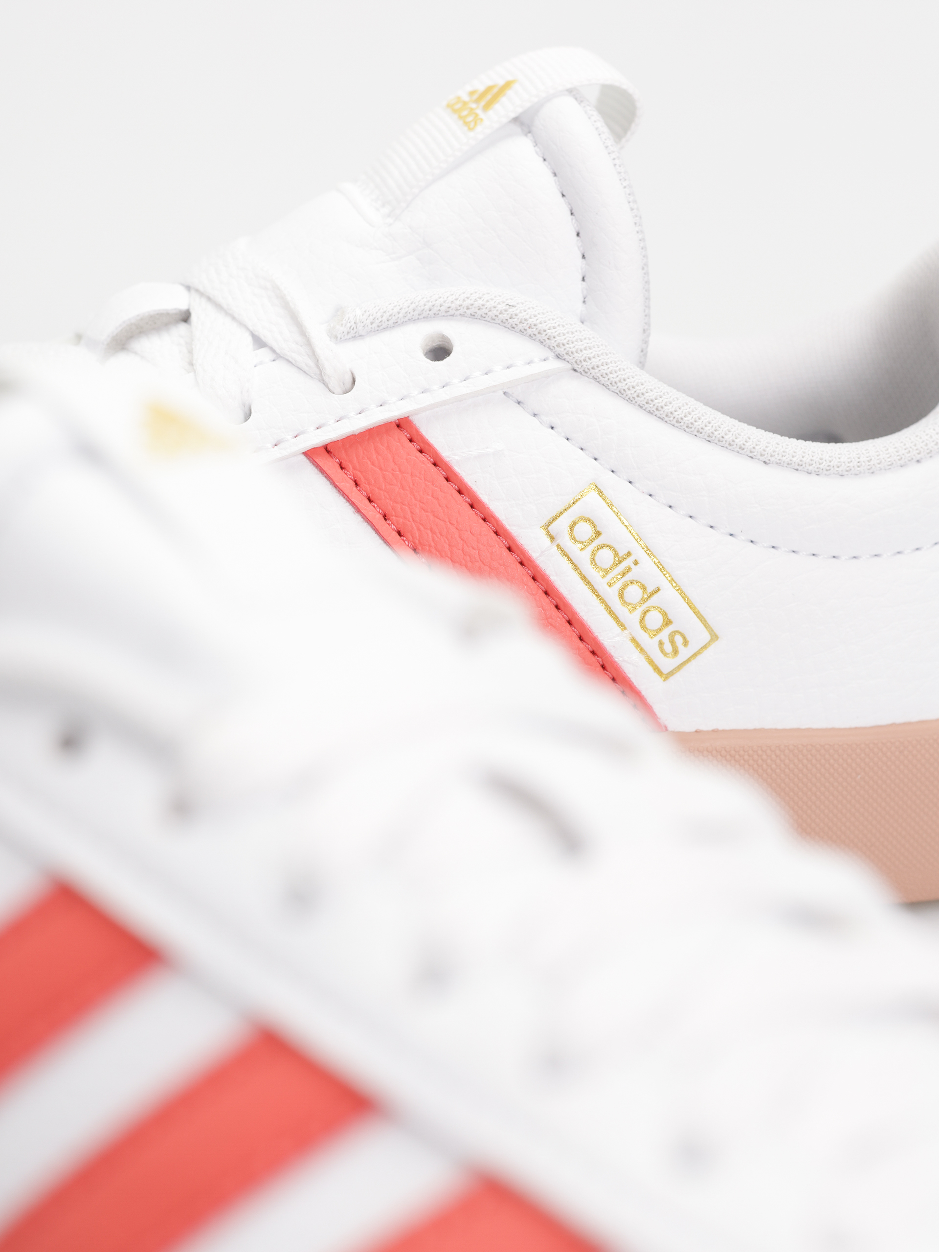 Cipők adidas Vl Court 3.0 Wmn (ftwwht/prelsc/goldmt)