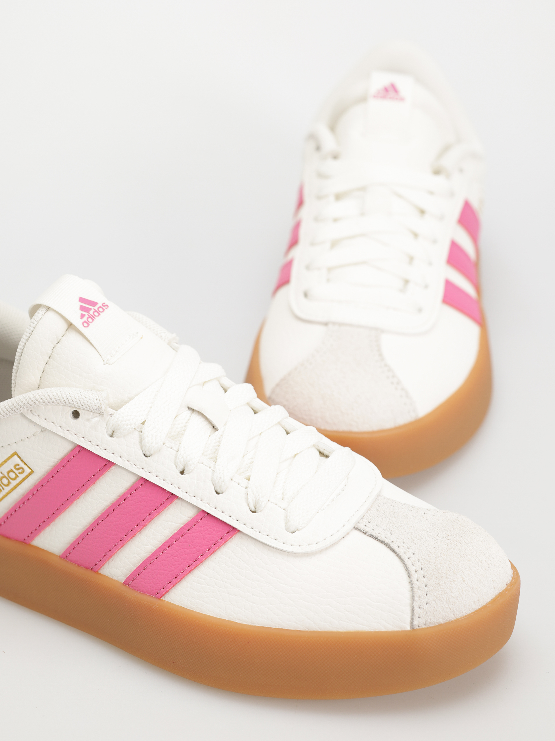 Cipők adidas Vl Court 3.0 Wmn (cwhite/pulmag/goldmt)