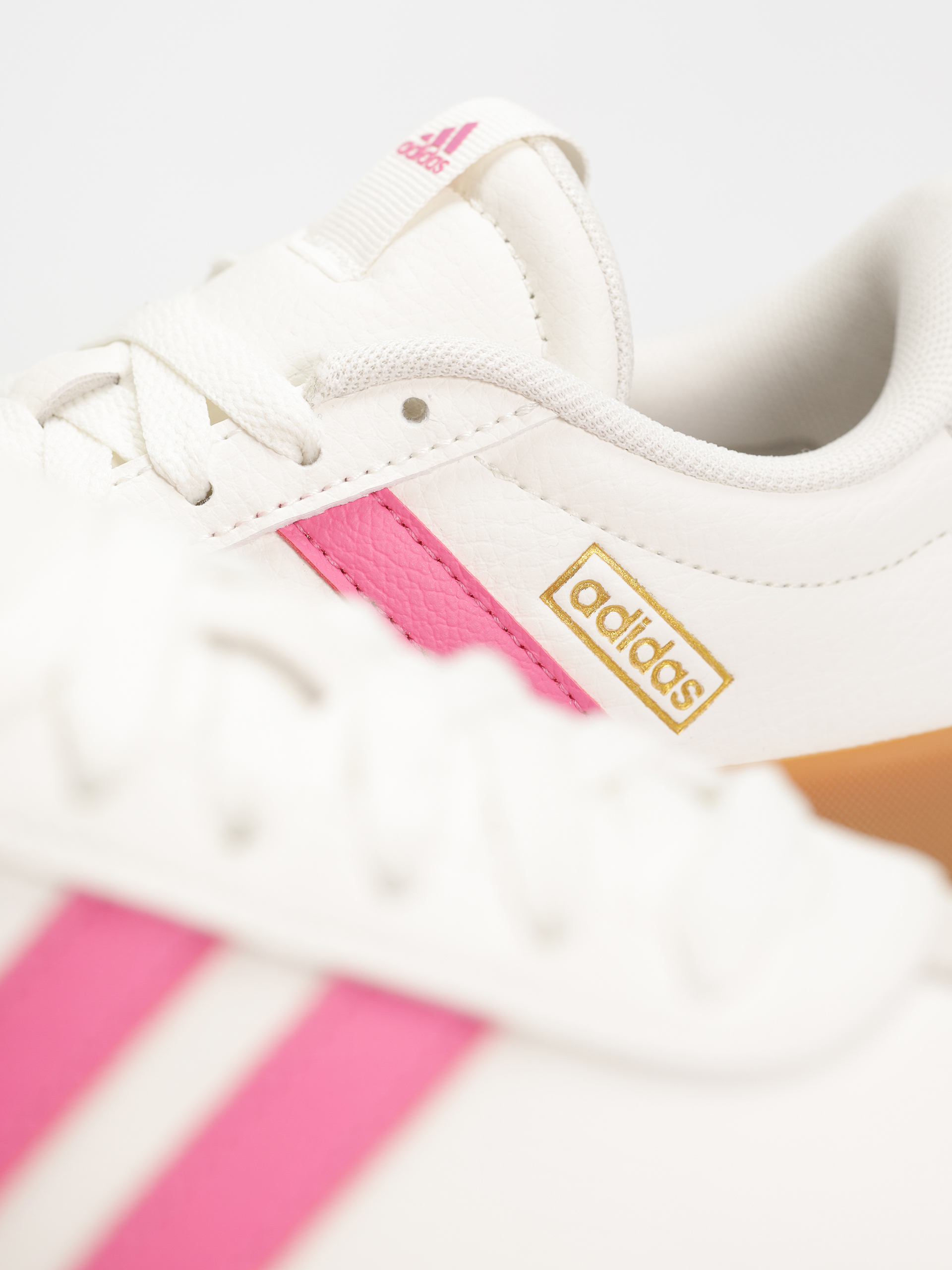 Cipők adidas Vl Court 3.0 Wmn (cwhite/pulmag/goldmt)