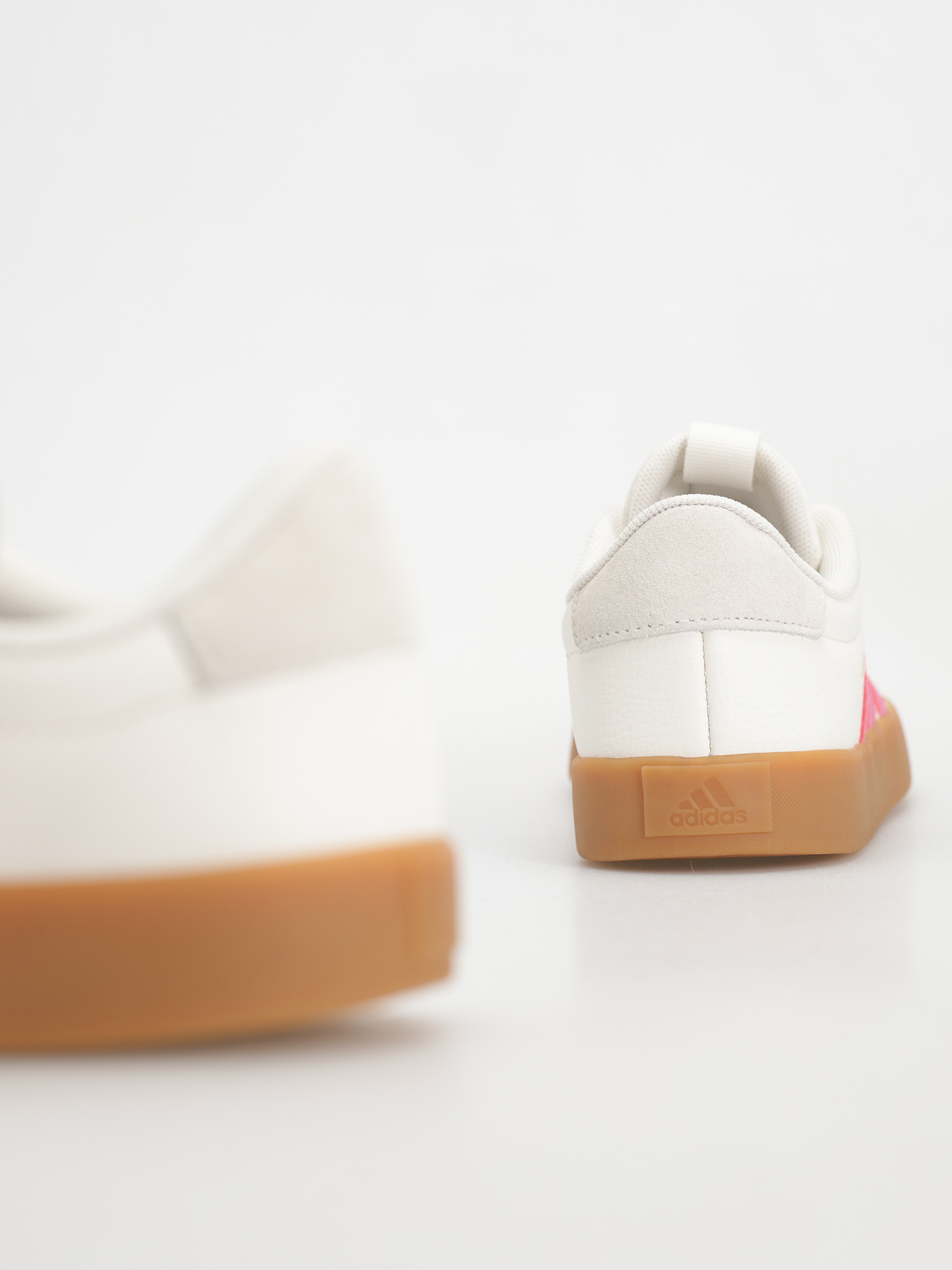 Cipők adidas Vl Court 3.0 Wmn (cwhite/pulmag/goldmt)