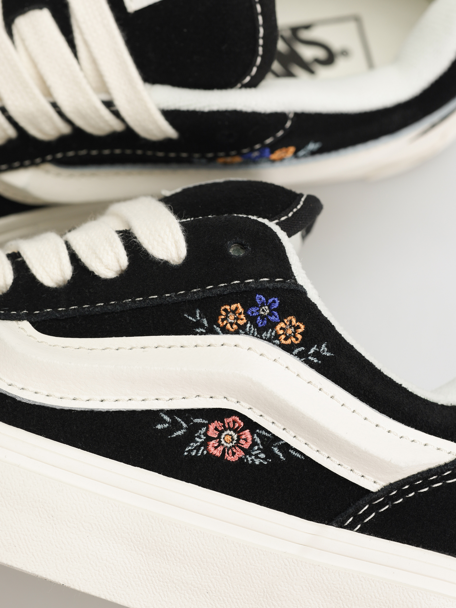 Vans Knu Skool Cipők (black floral)